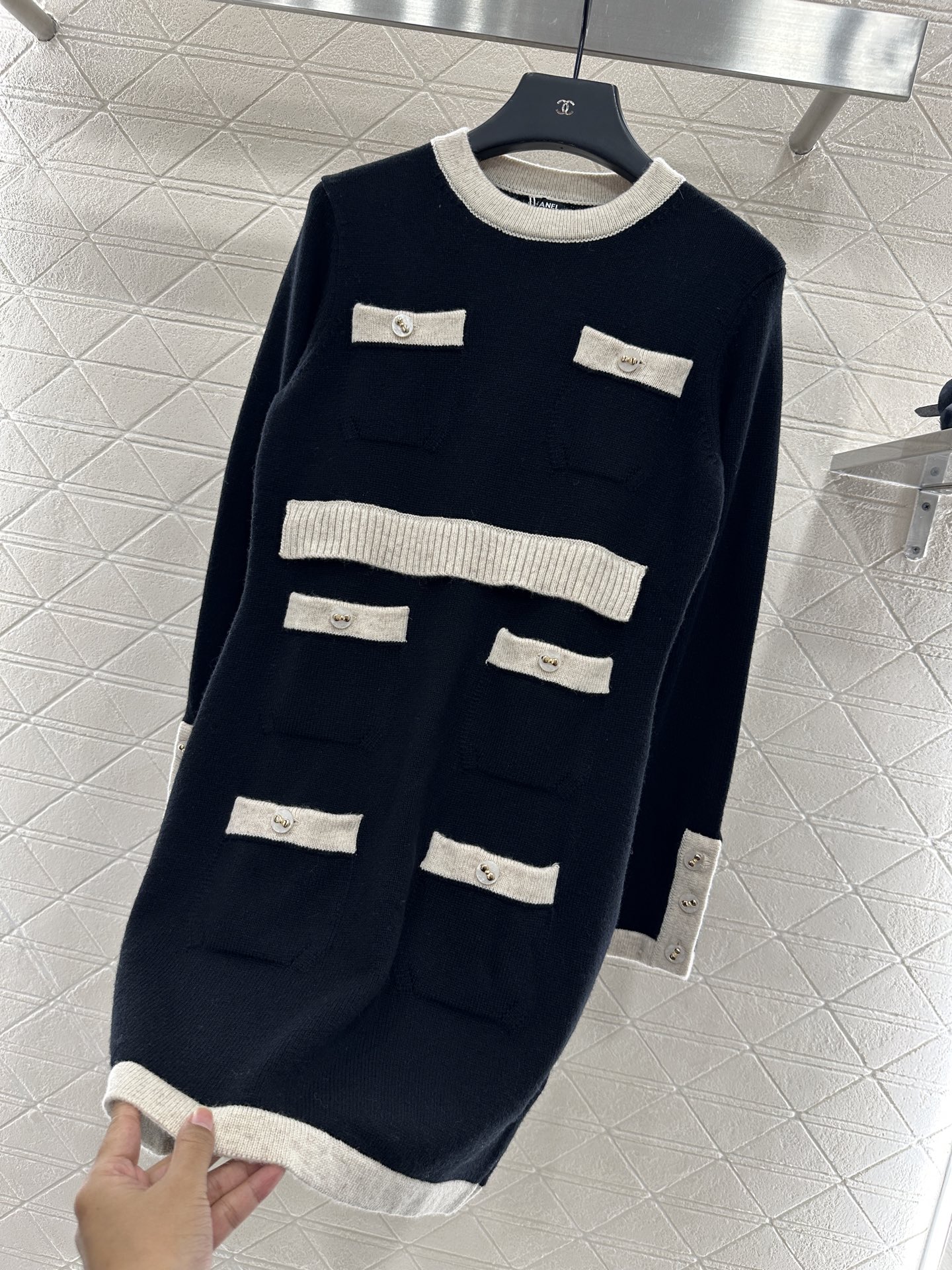 ♥Chane*♥2025新品上架 撞色口袋针织连衣裙定制YB羊绒纱线织造，质感光泽，柔软亲肤，圆领针织连