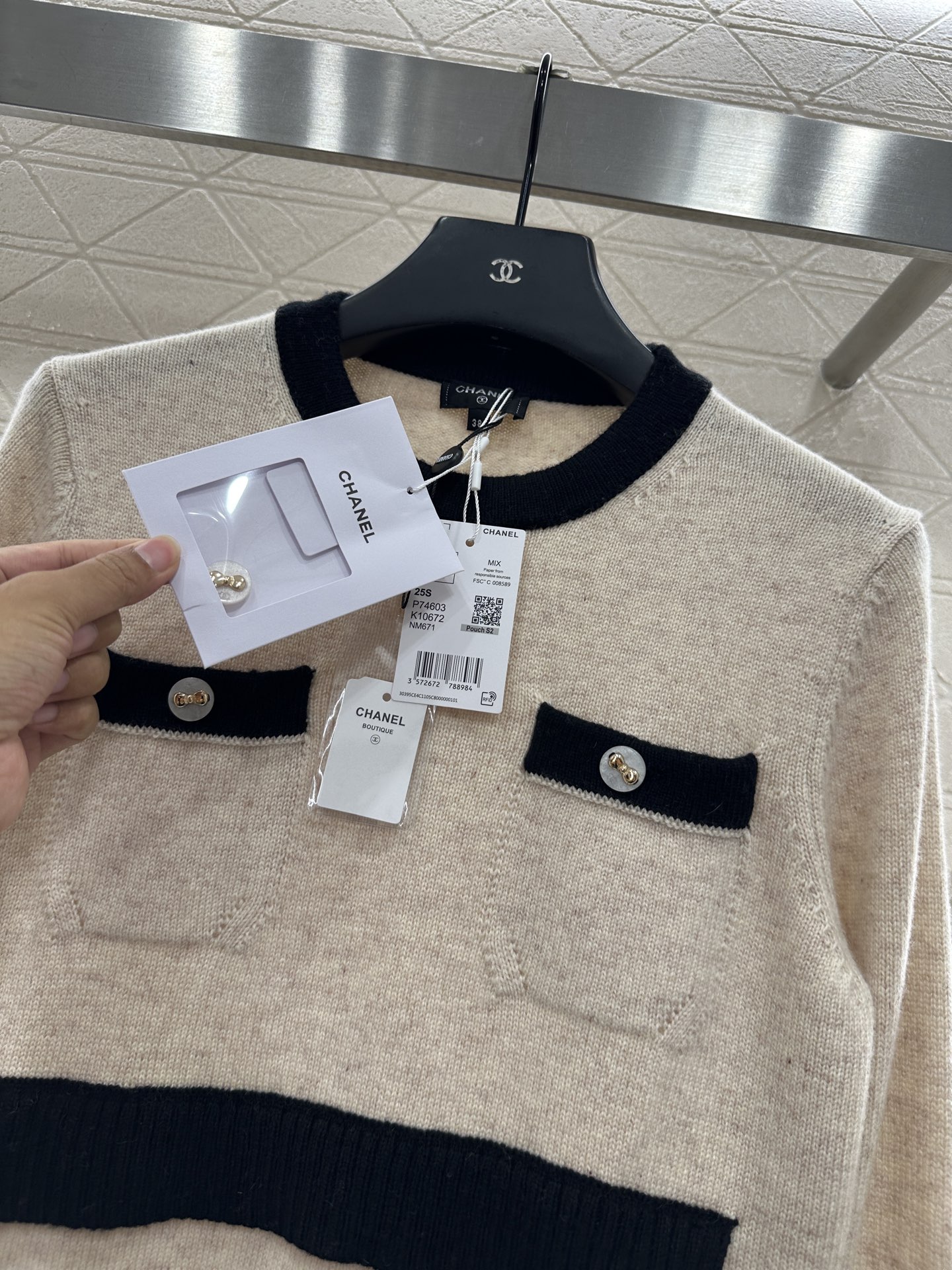 ♥Chane*♥2025新品上架 撞色口袋针织连衣裙定制YB羊绒纱线织造，质感光泽，柔软亲肤，圆领针织连