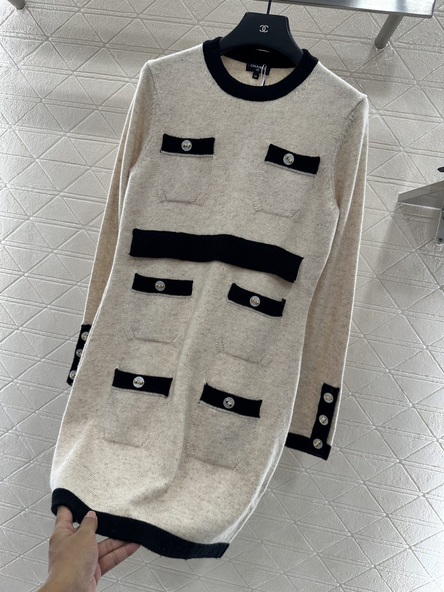 ♥Chane*♥2025新品上架 撞色口袋针织连衣裙定制YB羊绒纱线织造，质感光泽，柔软亲肤，圆领针织连