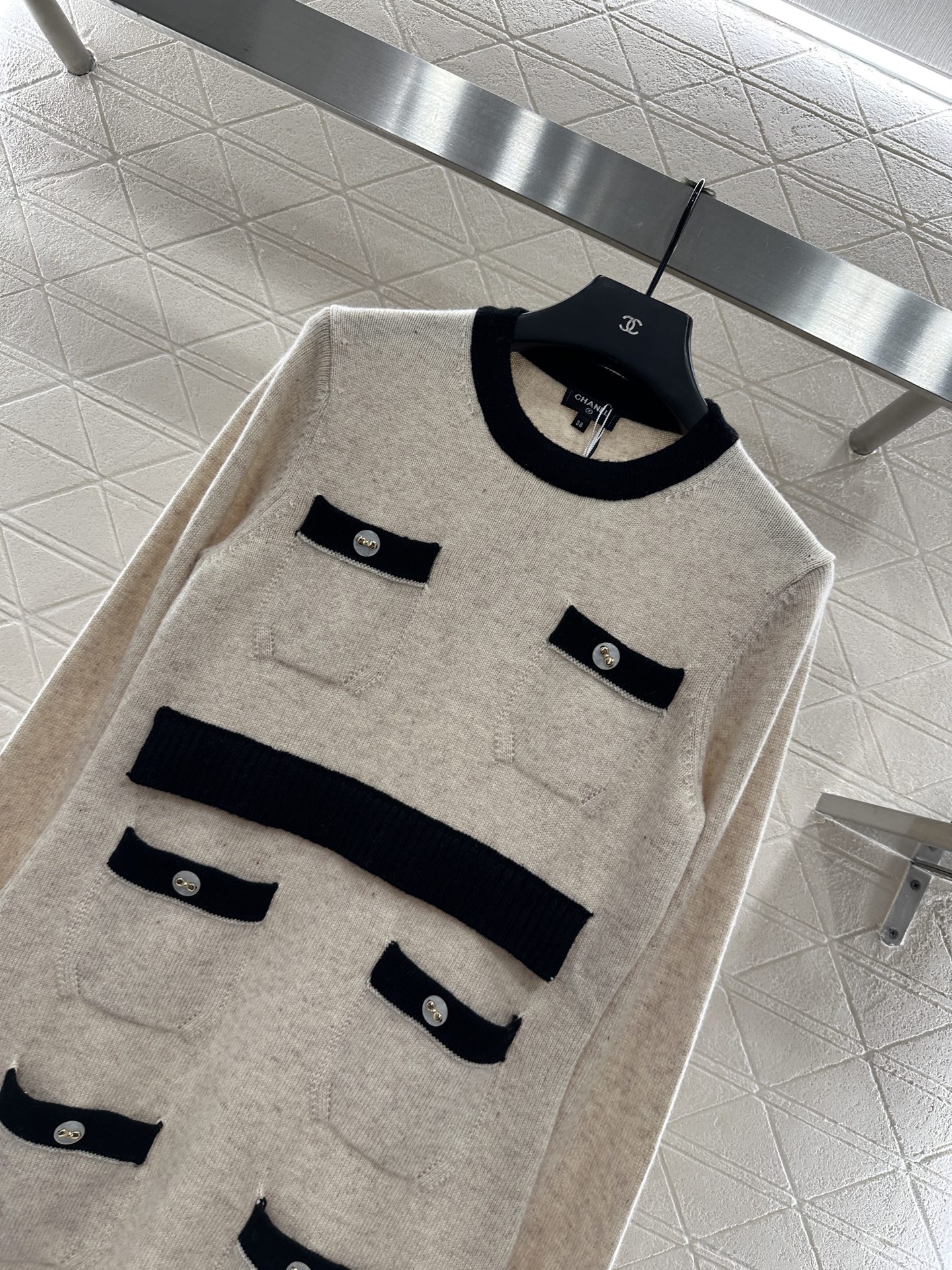 ♥Chane*♥2025新品上架 撞色口袋针织连衣裙定制YB羊绒纱线织造，质感光泽，柔软亲肤，圆领针织连