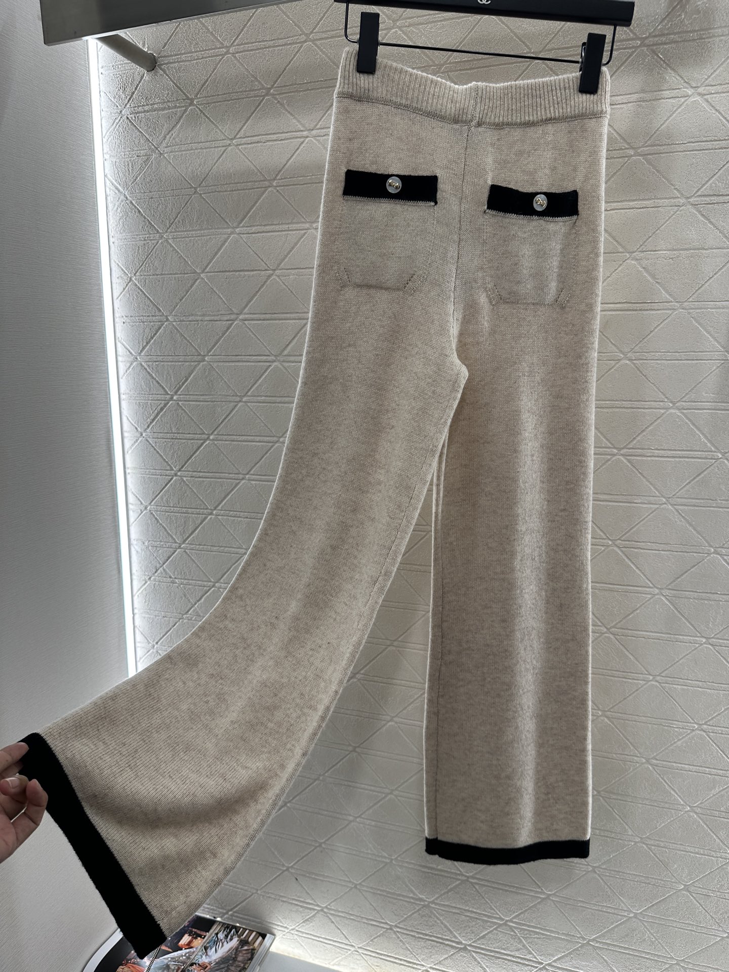 ♥Chane*♥2025新品上架 撞色包边阔腿针织长裤定制YB羊绒针织材质，密度织法，质感十足，螺纹高腰