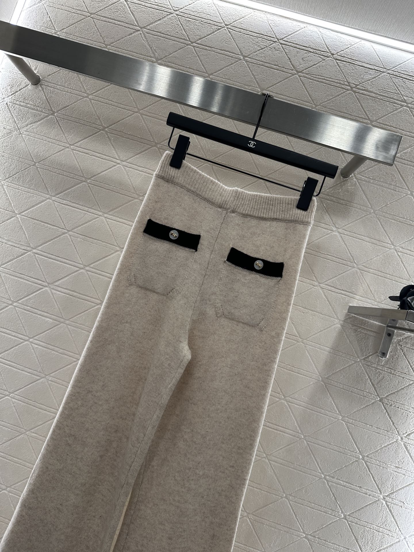 ♥Chane*♥2025新品上架 撞色包边阔腿针织长裤定制YB羊绒针织材质，密度织法，质感十足，螺纹高腰