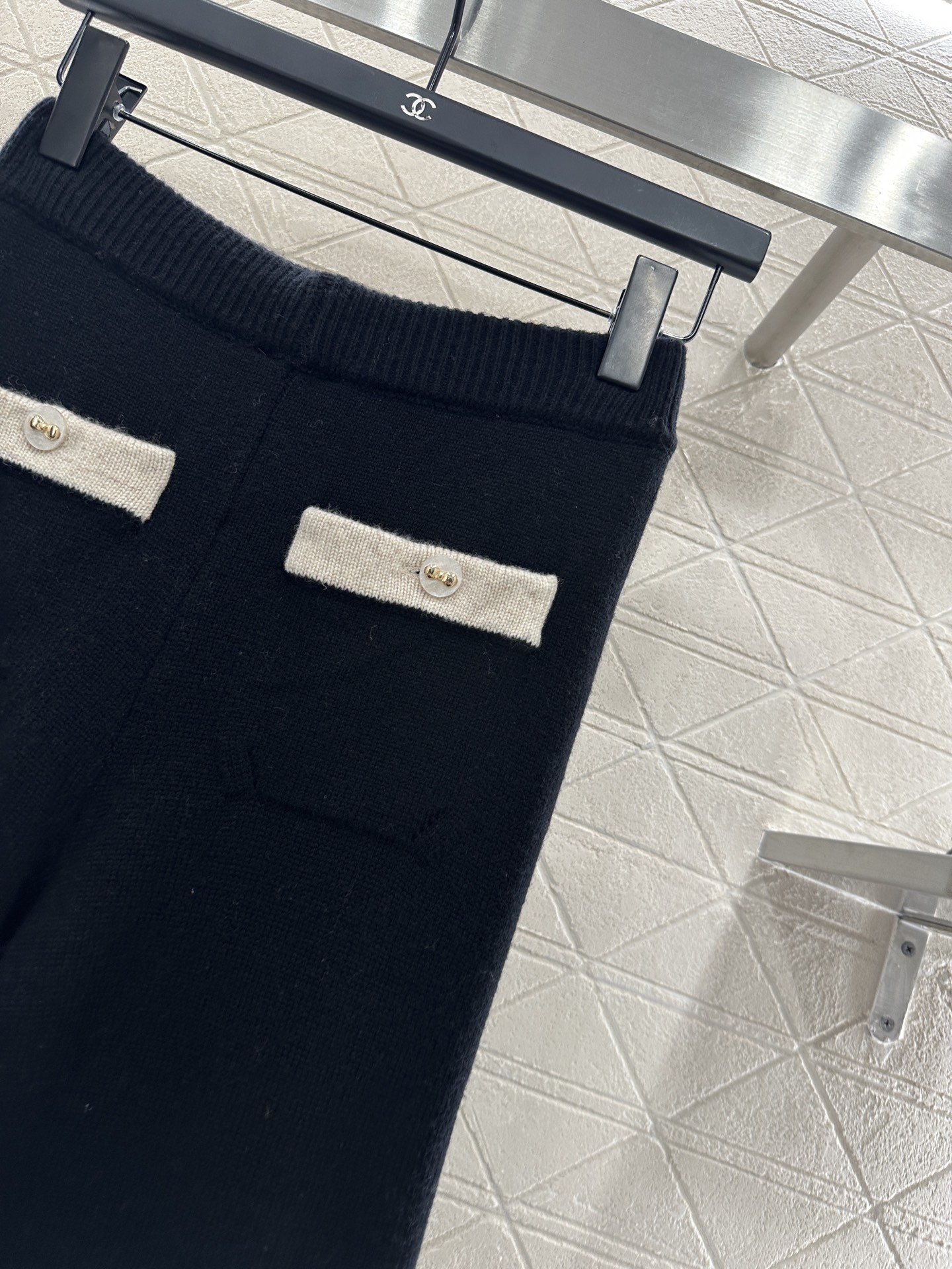 ♥Chane*♥2025新品上架 撞色包边阔腿针织长裤定制YB羊绒针织材质，密度织法，质感十足，螺纹高腰