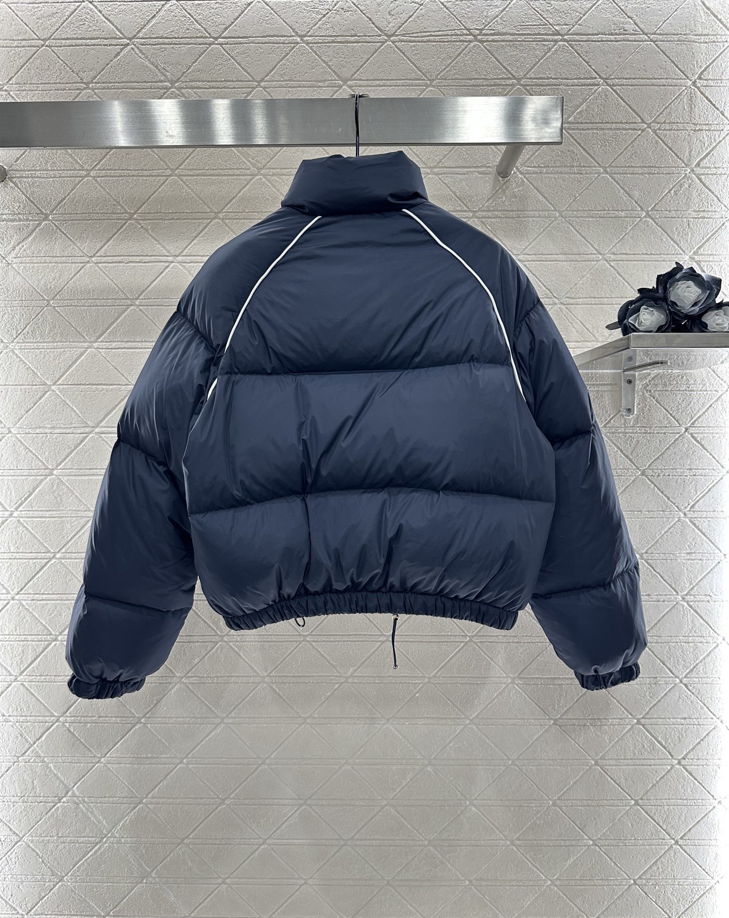 ♥Miumi*♥2025新品上架 插肩捆边立领羽绒服定制YB防风防水尼龙材质,白鹅绒填充内里,整件轻盈保