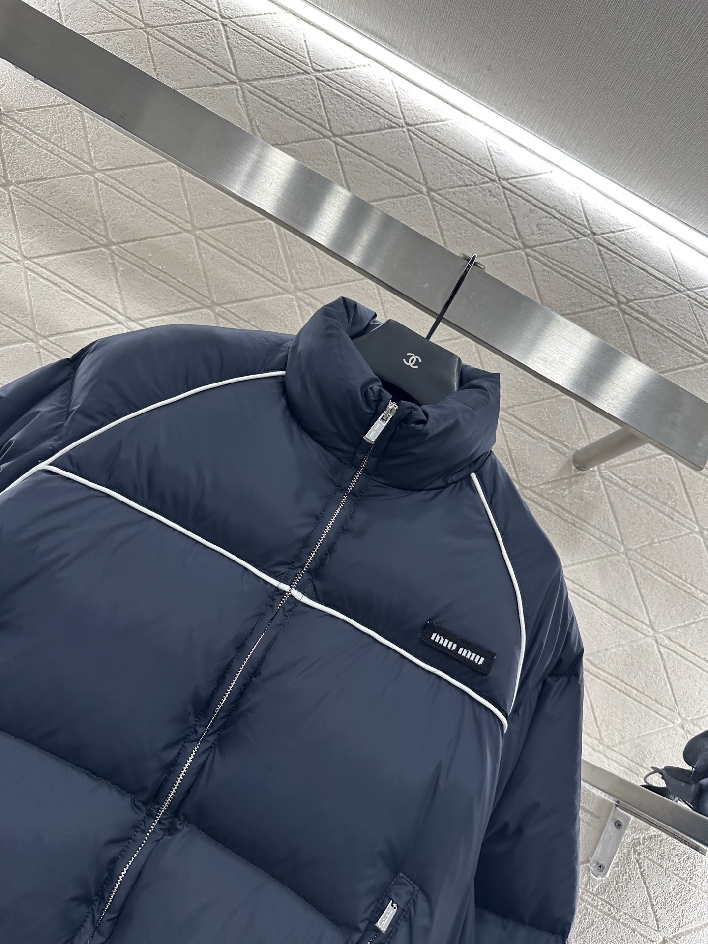 ♥Miumi*♥2025新品上架 插肩捆边立领羽绒服定制YB防风防水尼龙材质,白鹅绒填充内里,整件轻盈保