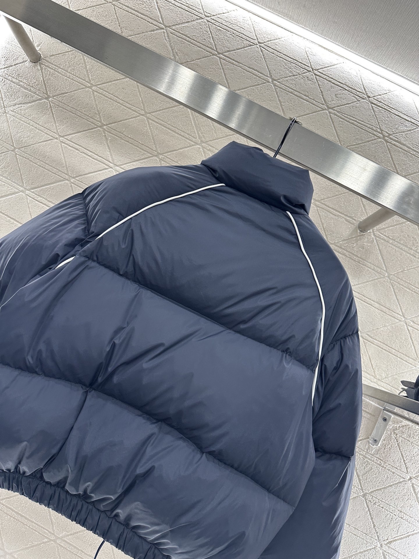 ♥Miumi*♥2025新品上架 插肩捆边立领羽绒服定制YB防风防水尼龙材质,白鹅绒填充内里,整件轻盈保