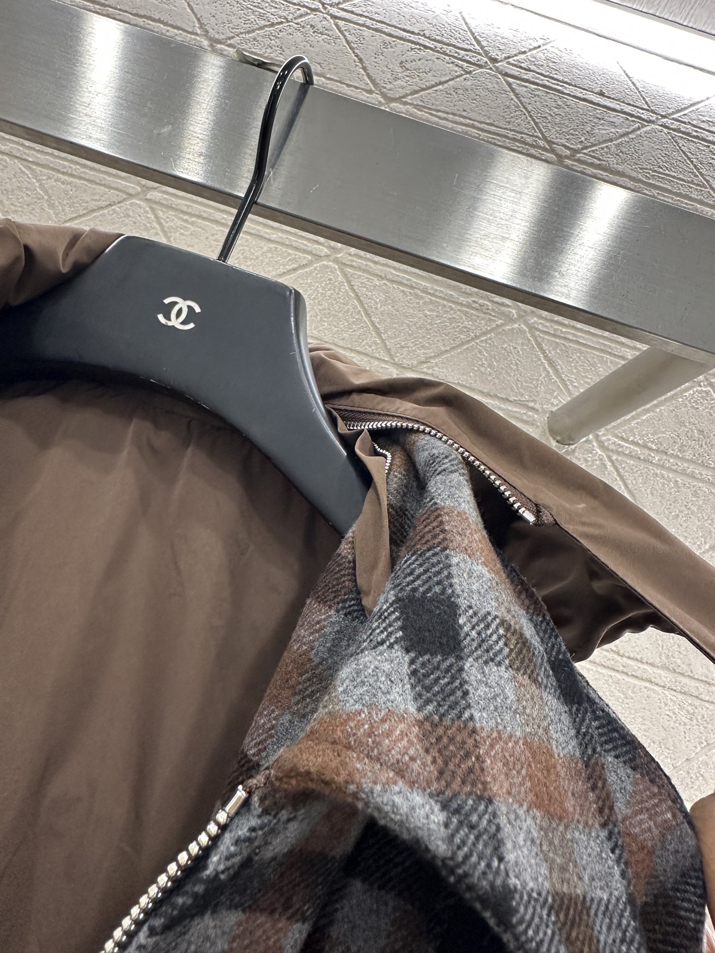 ♥Miumi*♥2025新品上架 可拆卸连帽格纹抽绳外套定制YB进口精纺羊毛材质，质感光泽，品相十足，裁