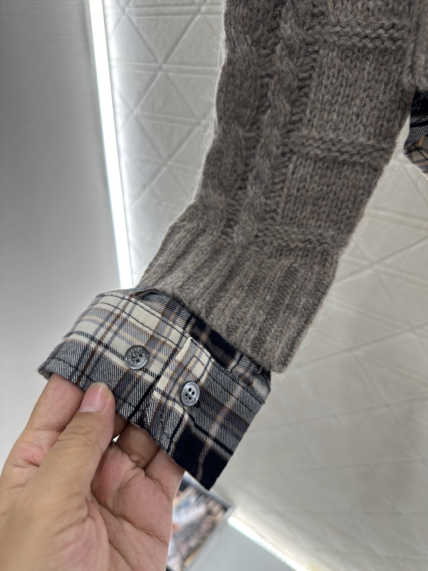 ♥Acne studio*♥2025新品上架 衬衫拼接麻花针织开衫定制YB羊毛纱线织造，柔软舒适，洋气显