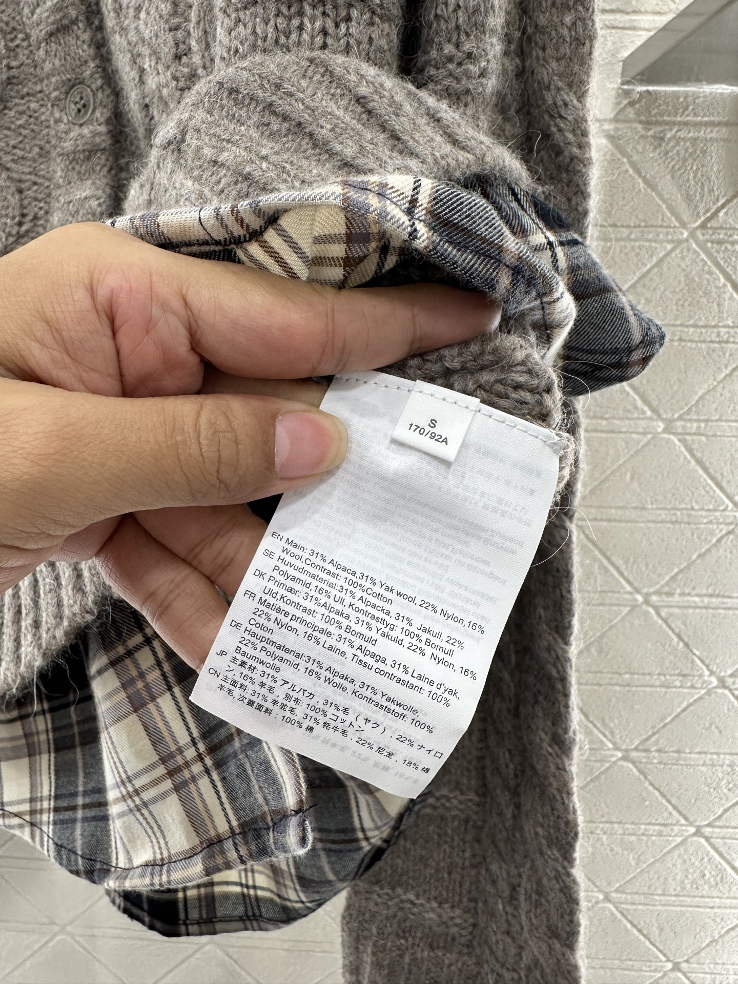 ♥Acne studio*♥2025新品上架 衬衫拼接麻花针织开衫定制YB羊毛纱线织造，柔软舒适，洋气显