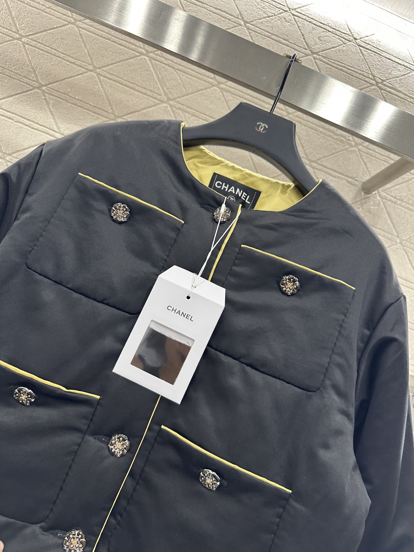 ♥Chane*♥2025新品上架 圆领新中式撞色棉服外套定制YB百分百桑蚕丝材质，足够的姆米数让外套整体