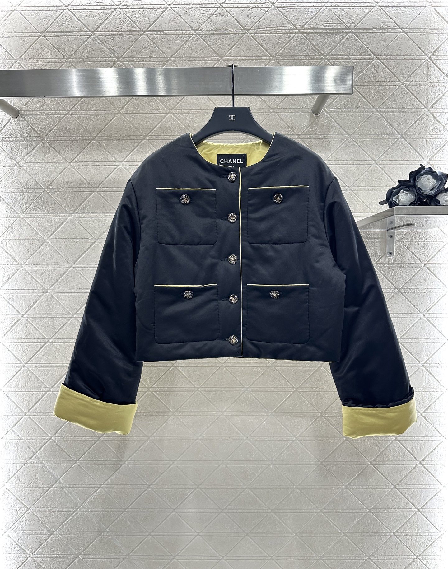 ♥Chane*♥2025新品上架 圆领新中式撞色棉服外套定制YB百分百桑蚕丝材质，足够的姆米数让外套整体