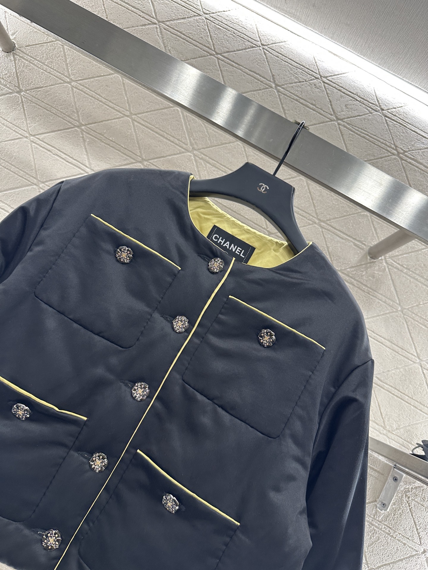 ♥Chane*♥2025新品上架 圆领新中式撞色棉服外套定制YB百分百桑蚕丝材质，足够的姆米数让外套整体