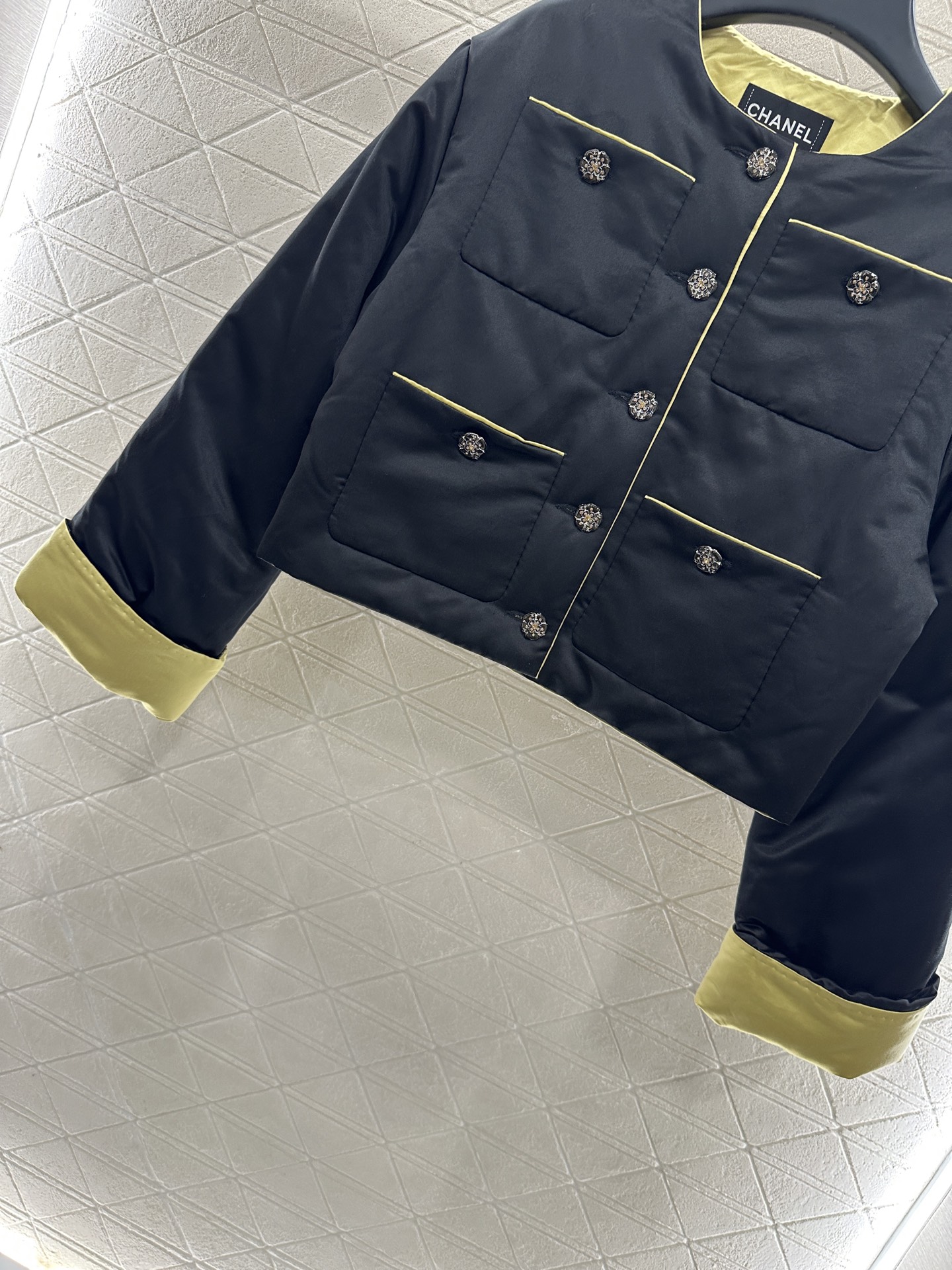 ♥Chane*♥2025新品上架 圆领新中式撞色棉服外套定制YB百分百桑蚕丝材质，足够的姆米数让外套整体