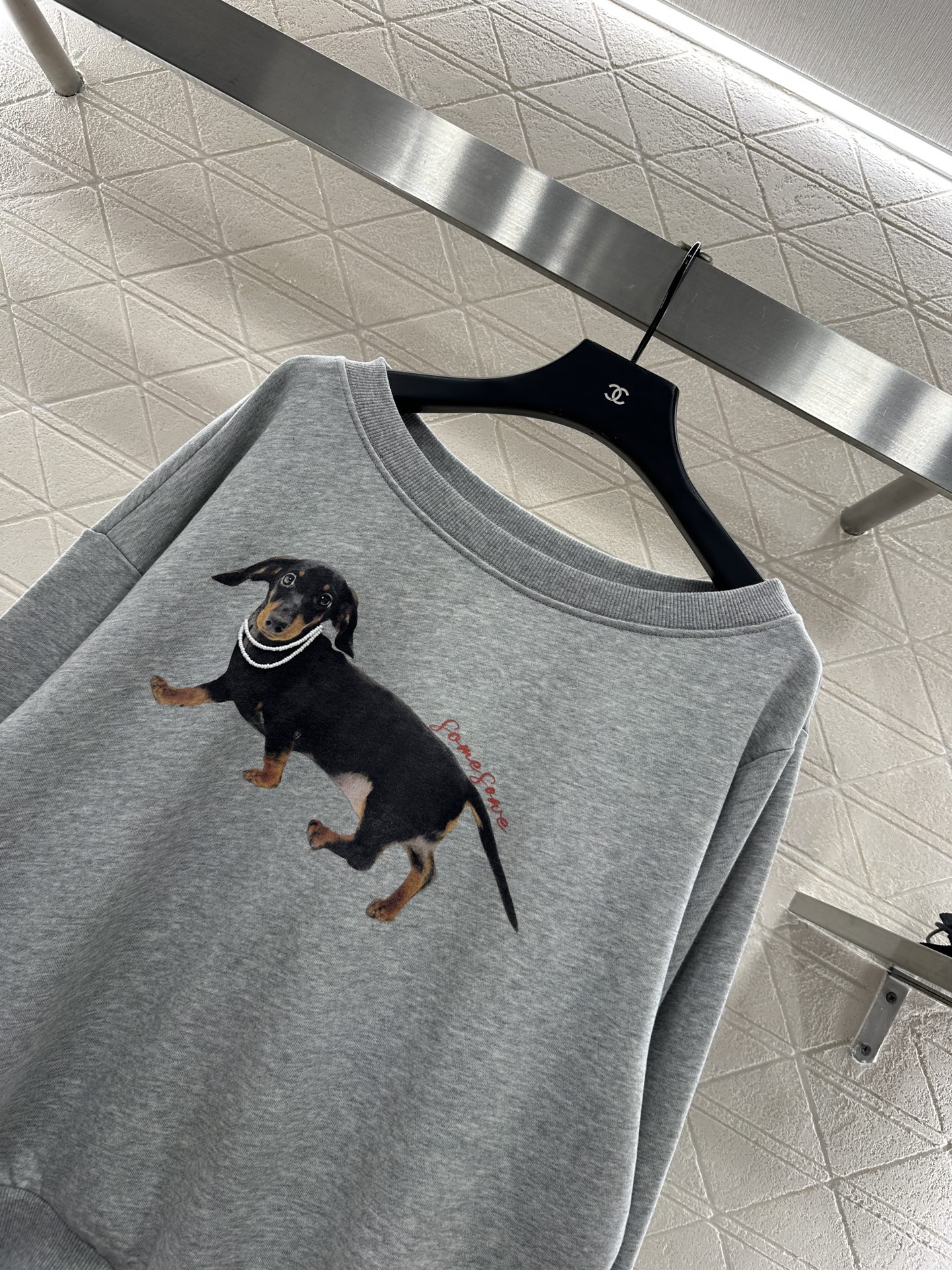 ♥Somesow*♥2025新品上架 斜肩小狗印花卫衣定制YB原生全棉材质，亲肤透气，质感十足，不规则斜