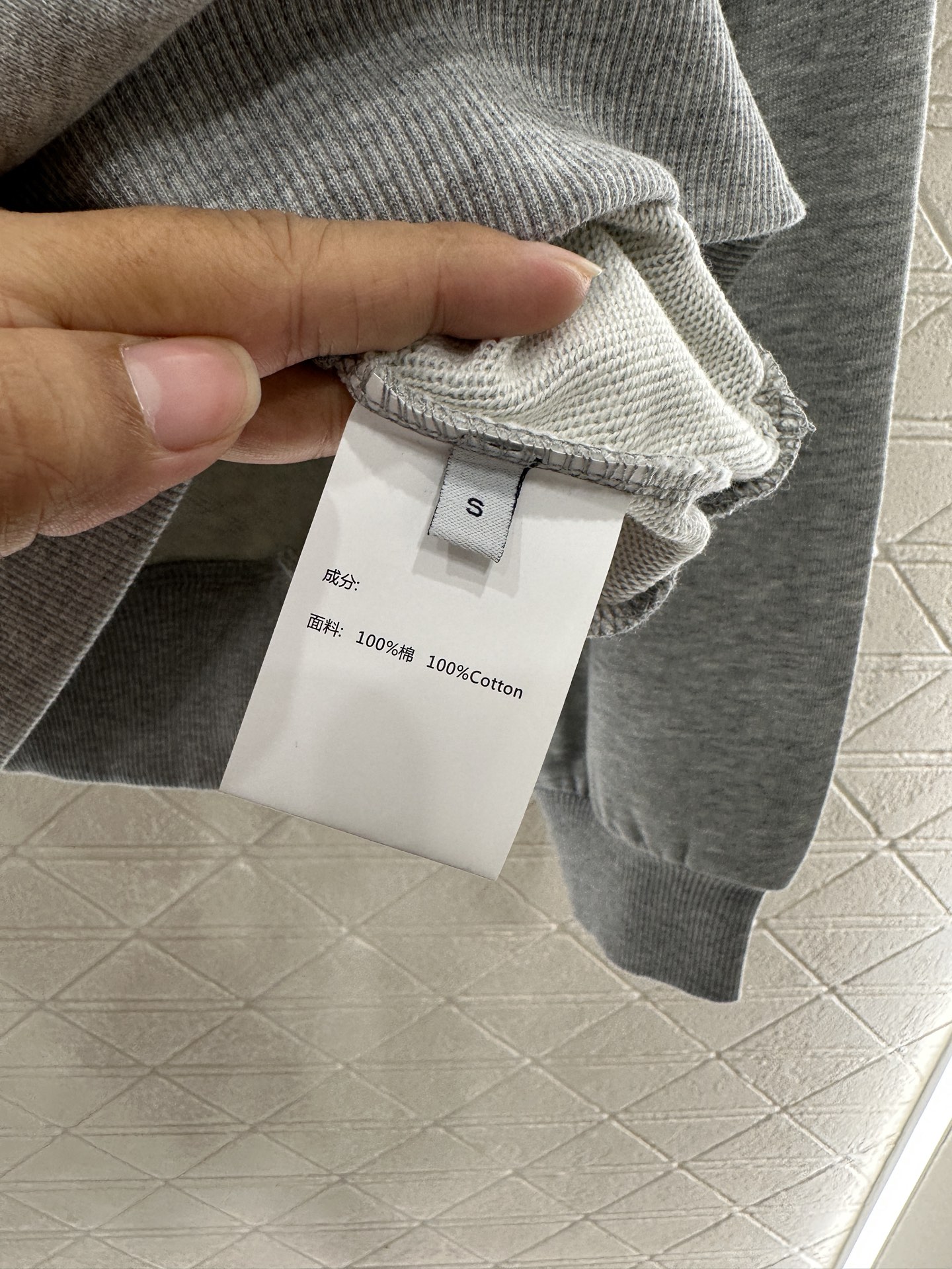 ♥Somesow*♥2025新品上架 斜肩小狗印花卫衣定制YB原生全棉材质，亲肤透气，质感十足，不规则斜