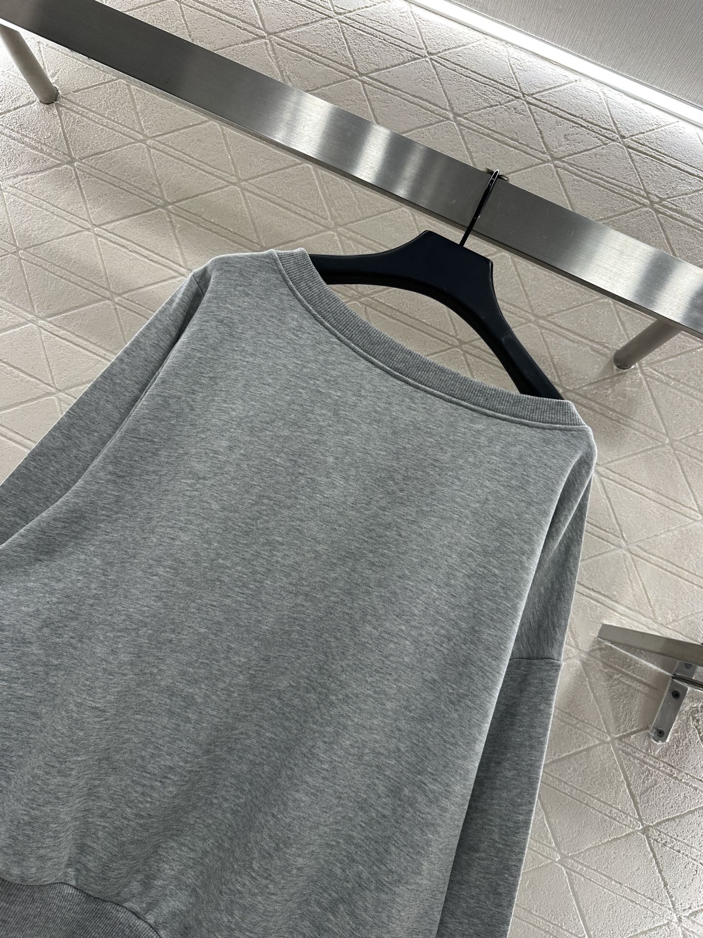 ♥Somesow*♥2025新品上架 斜肩小狗印花卫衣定制YB原生全棉材质，亲肤透气，质感十足，不规则斜