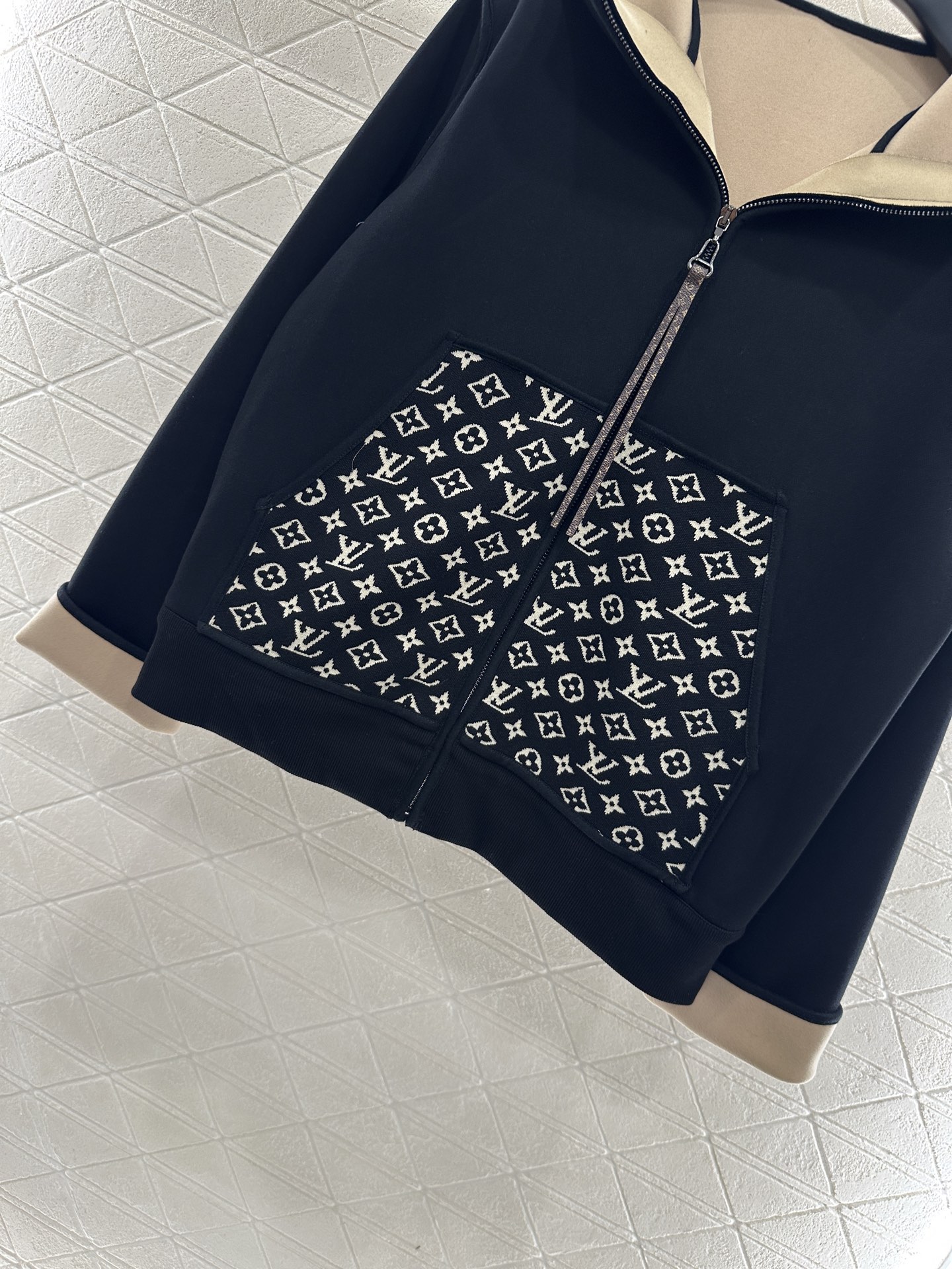 ♥Louis vuitto*♥2025新品上架 连帽提花外套长裤套装定制YB进口棉纶混纺材质，复合工艺处