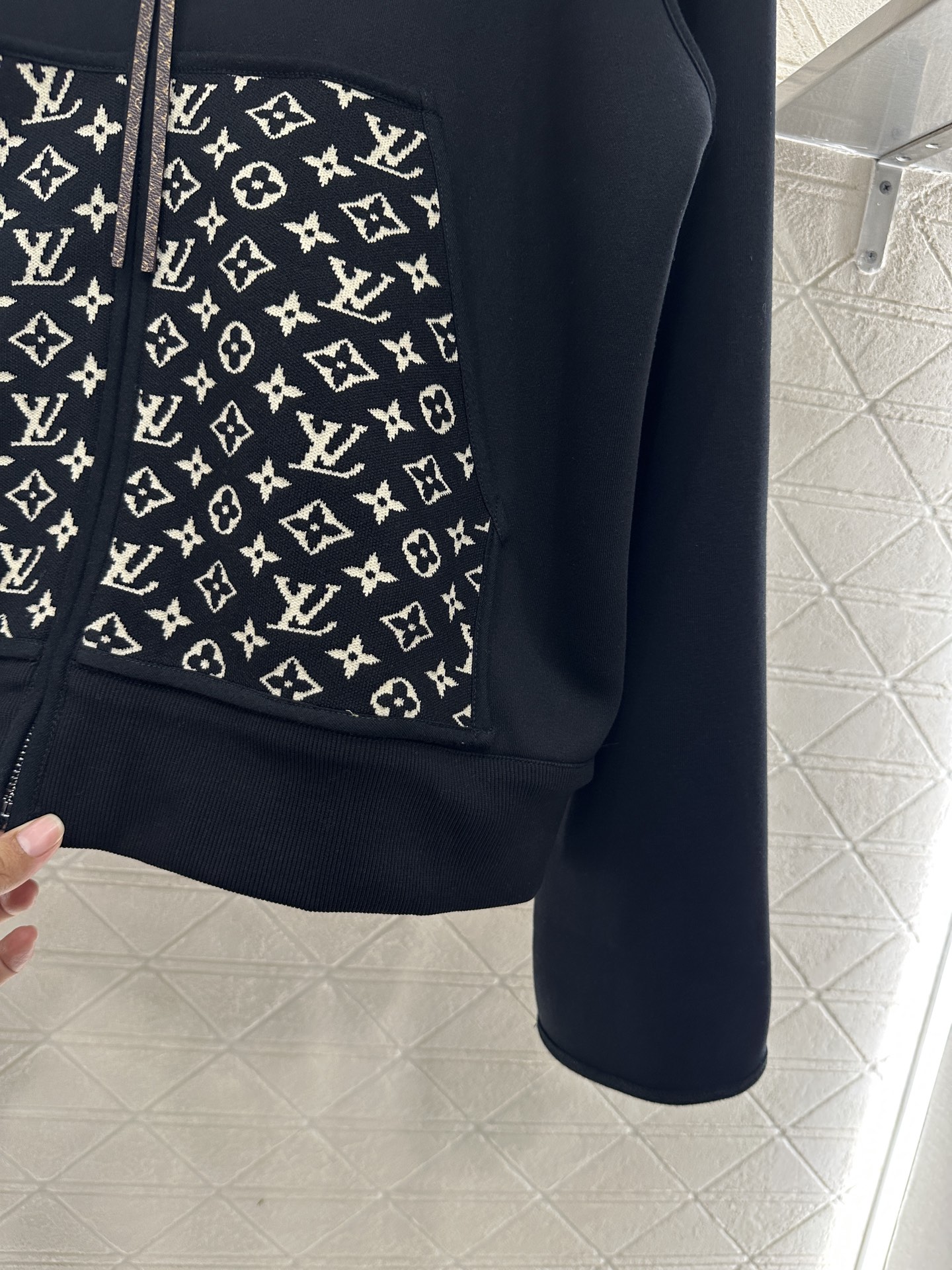 ♥Louis vuitto*♥2025新品上架 连帽提花外套长裤套装定制YB进口棉纶混纺材质，复合工艺处