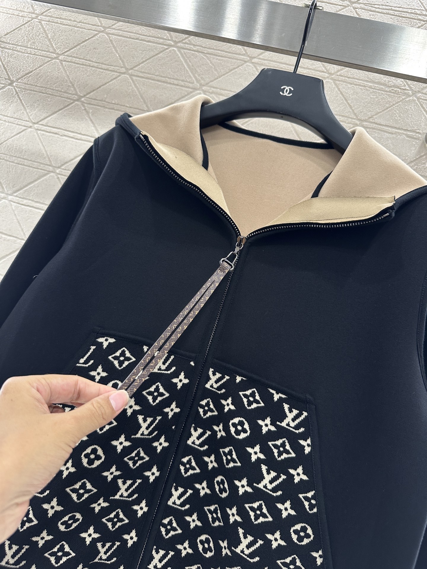 ♥Louis vuitto*♥2025新品上架 连帽提花外套长裤套装定制YB进口棉纶混纺材质，复合工艺处