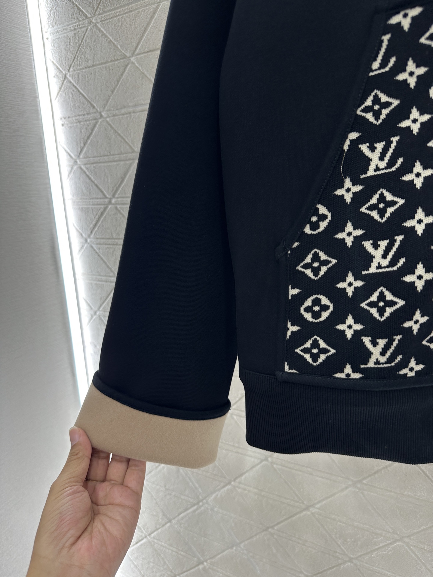 ♥Louis vuitto*♥2025新品上架 连帽提花外套长裤套装定制YB进口棉纶混纺材质，复合工艺处