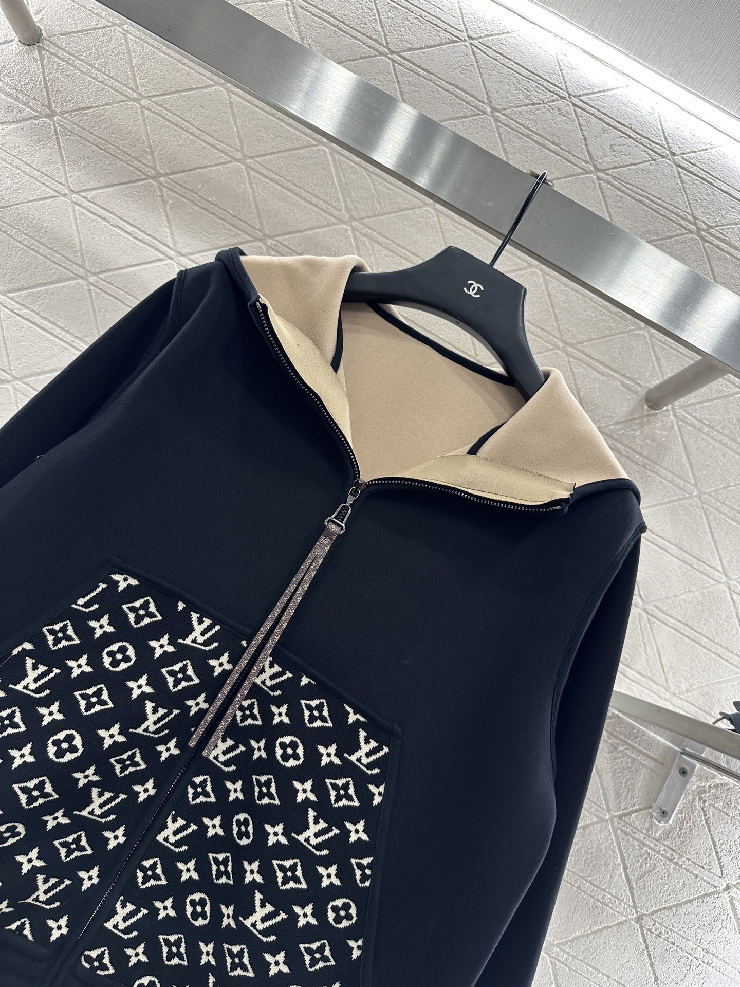 ♥Louis vuitto*♥2025新品上架 连帽提花外套长裤套装定制YB进口棉纶混纺材质，复合工艺处