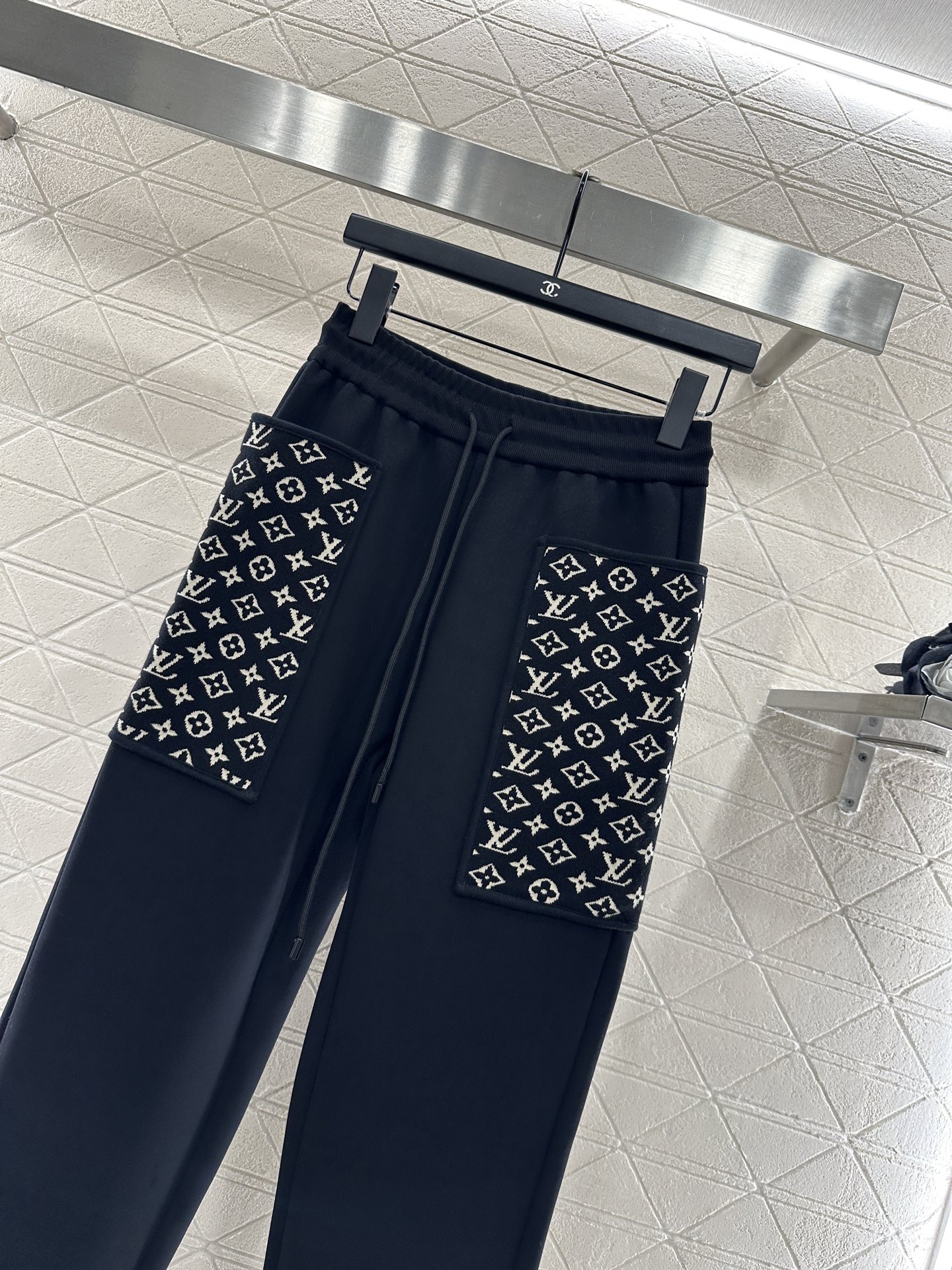 ♥Louis vuitto*♥2025新品上架 连帽提花外套长裤套装定制YB进口棉纶混纺材质，复合工艺处