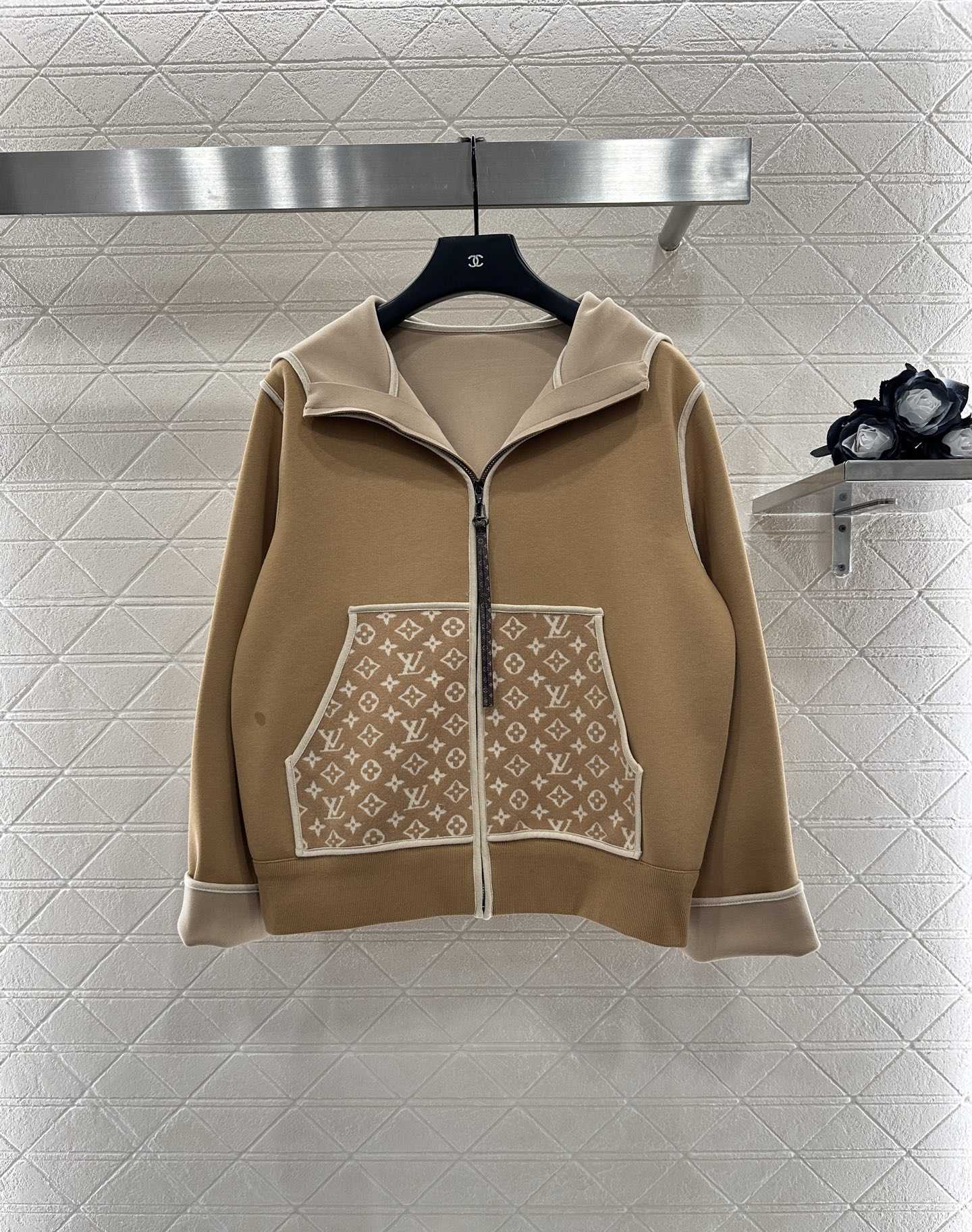 ♥Louis vuitto*♥2025新品上架 连帽提花外套长裤套装定制YB进口棉纶混纺材质，复合工艺处