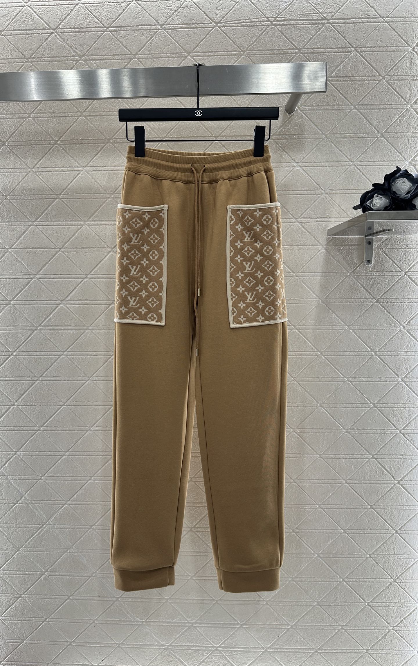 ♥Louis vuitto*♥2025新品上架 连帽提花外套长裤套装定制YB进口棉纶混纺材质，复合工艺处