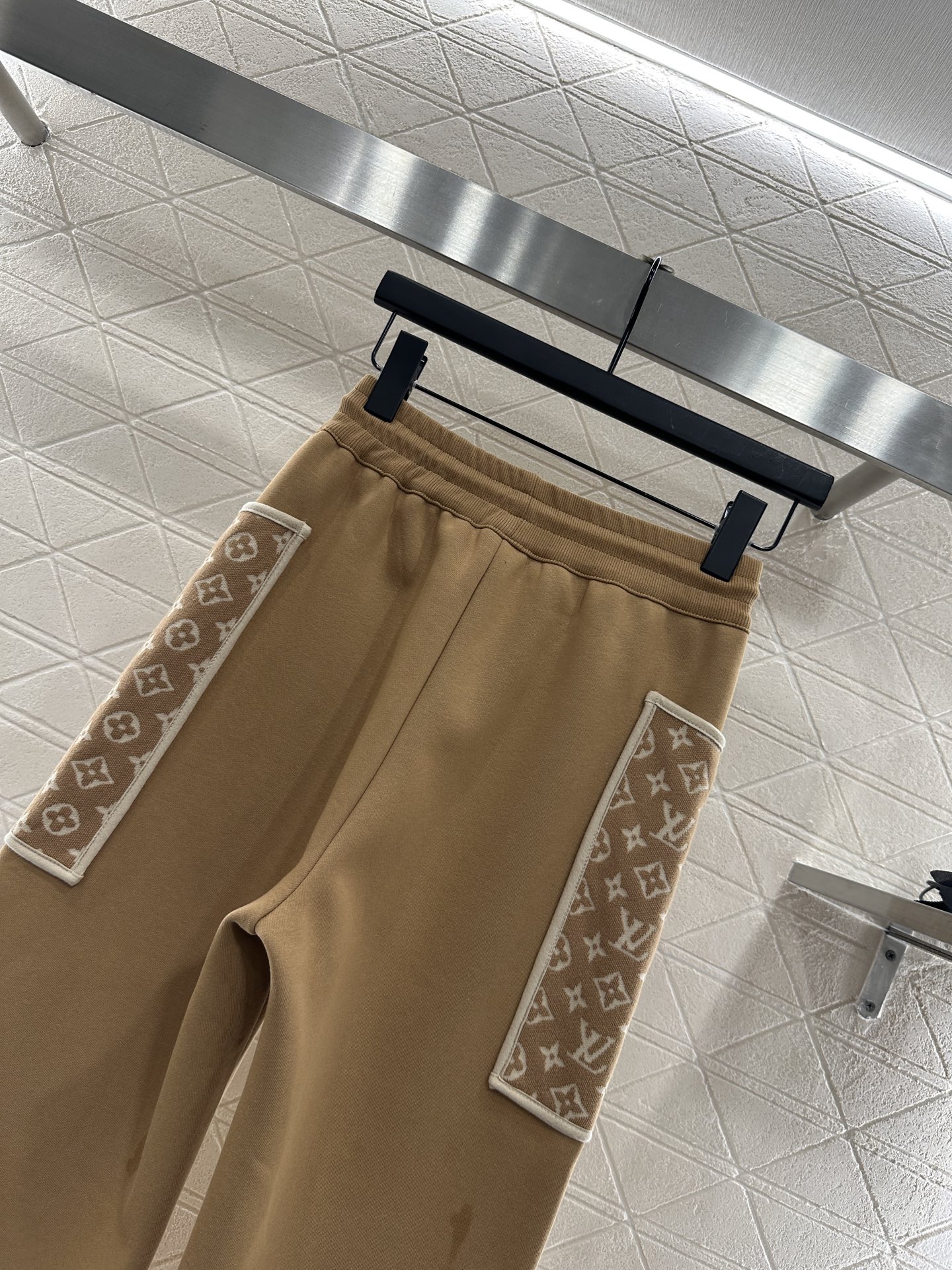 ♥Louis vuitto*♥2025新品上架 连帽提花外套长裤套装定制YB进口棉纶混纺材质，复合工艺处