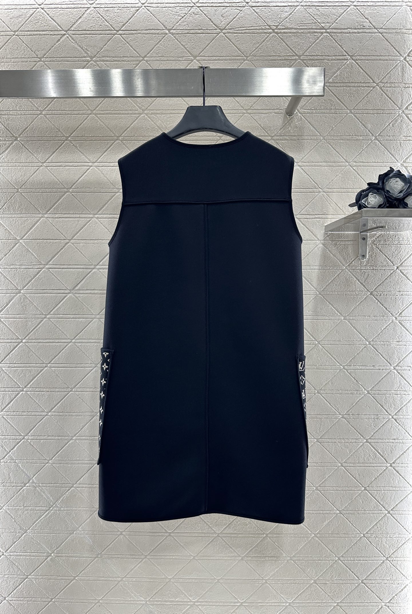 ♥Louis vuitto*♥2025新品上架 提花拼接口袋背心裙定制YB进口棉纶混纺材质，复合工艺处理