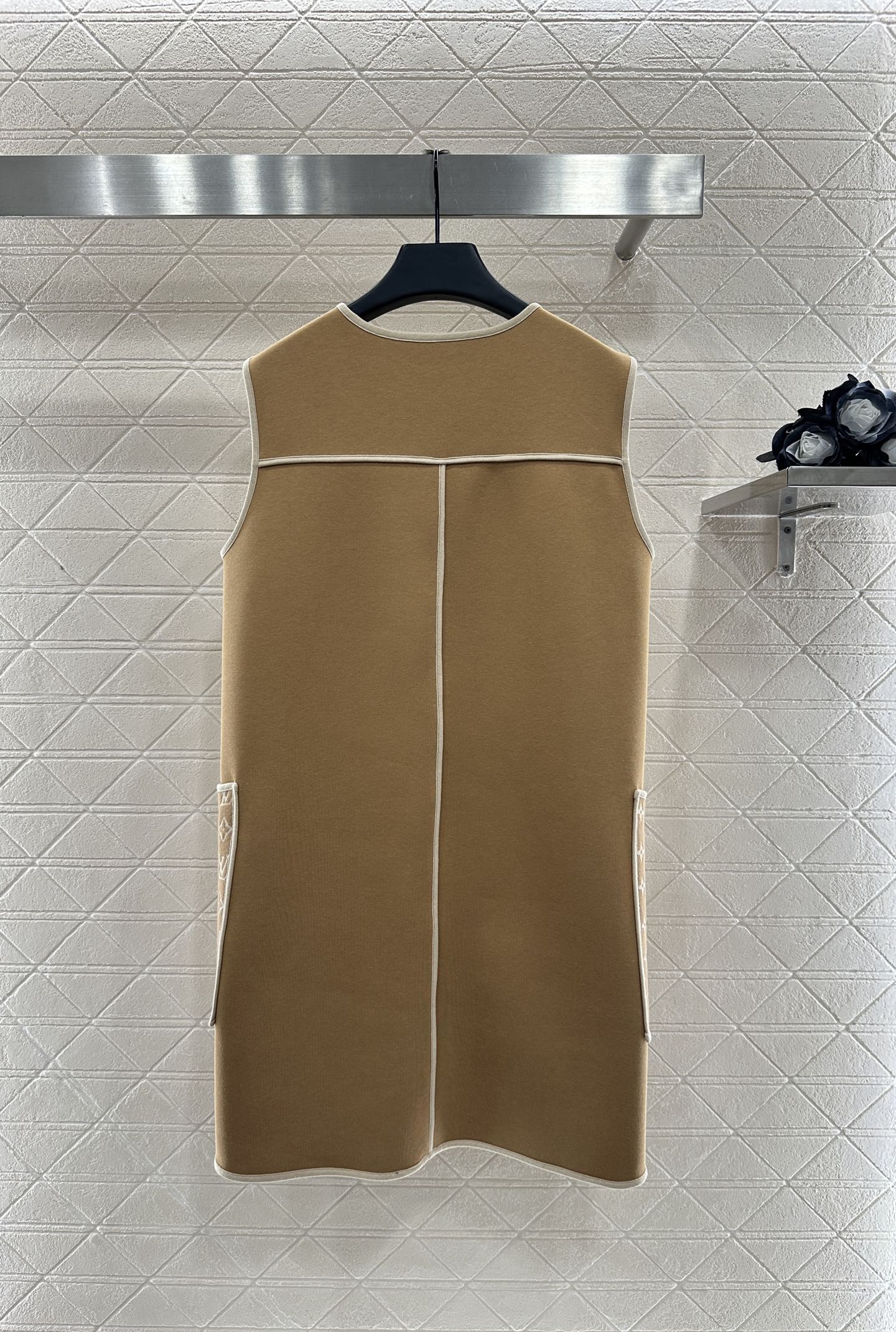 ♥Louis vuitto*♥2025新品上架 提花拼接口袋背心裙定制YB进口棉纶混纺材质，复合工艺处理