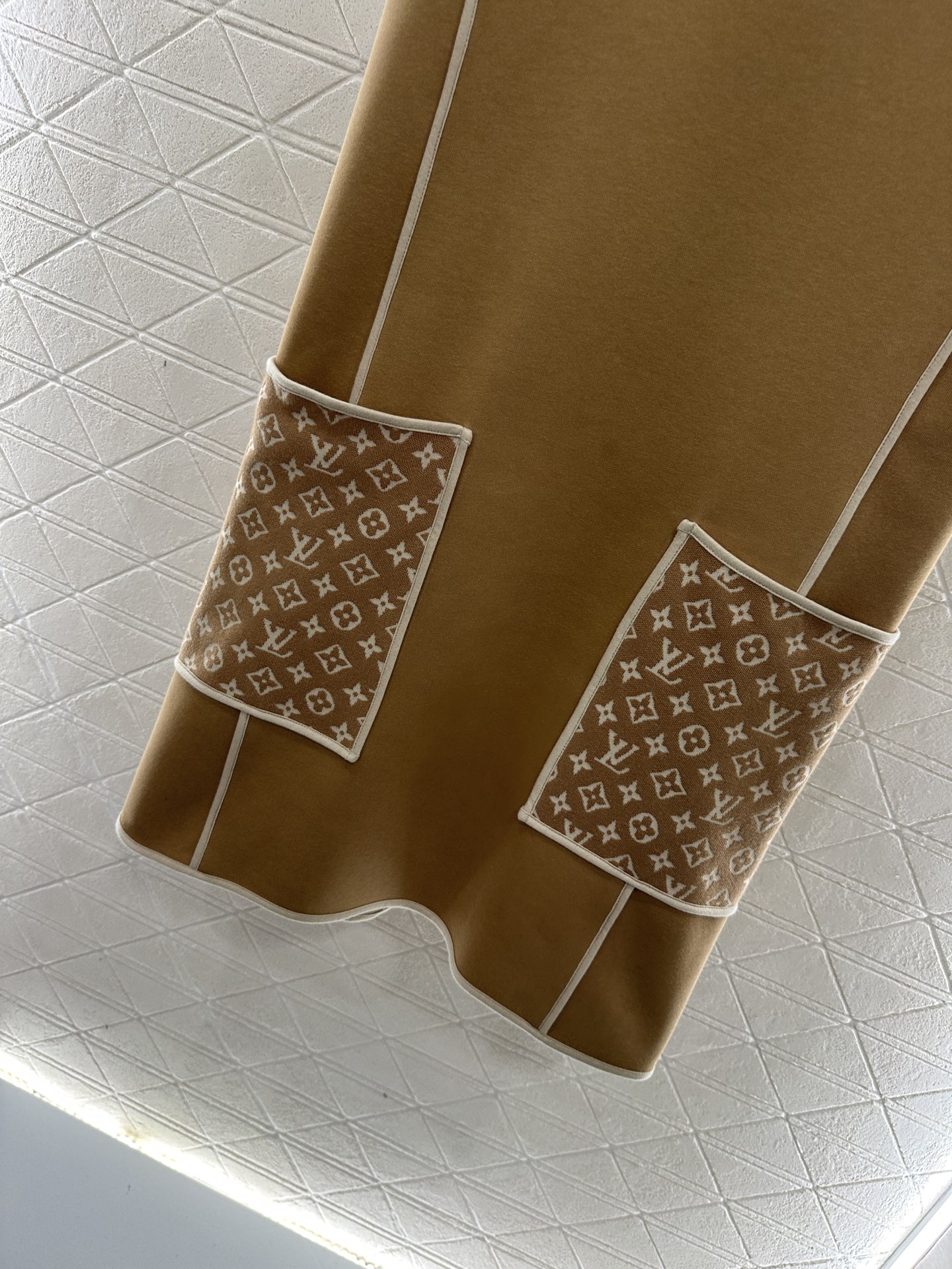 ♥Louis vuitto*♥2025新品上架 提花拼接口袋背心裙定制YB进口棉纶混纺材质，复合工艺处理