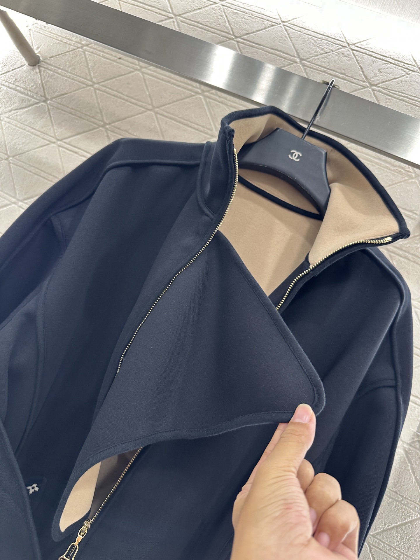 ♥Louis vuitto*♥2025新品上架 翻领提花腰带大衣外套定制YB棉纶混纺材质，复合工艺处理，