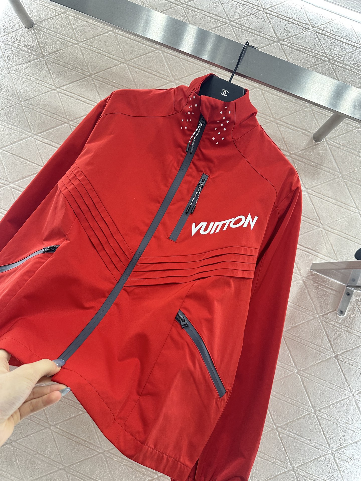 ♥Louis Vuitto*♥2025新品上架 时尚冲锋外套定制YB进口冲锋尼龙材质，质感高级，挺括有型