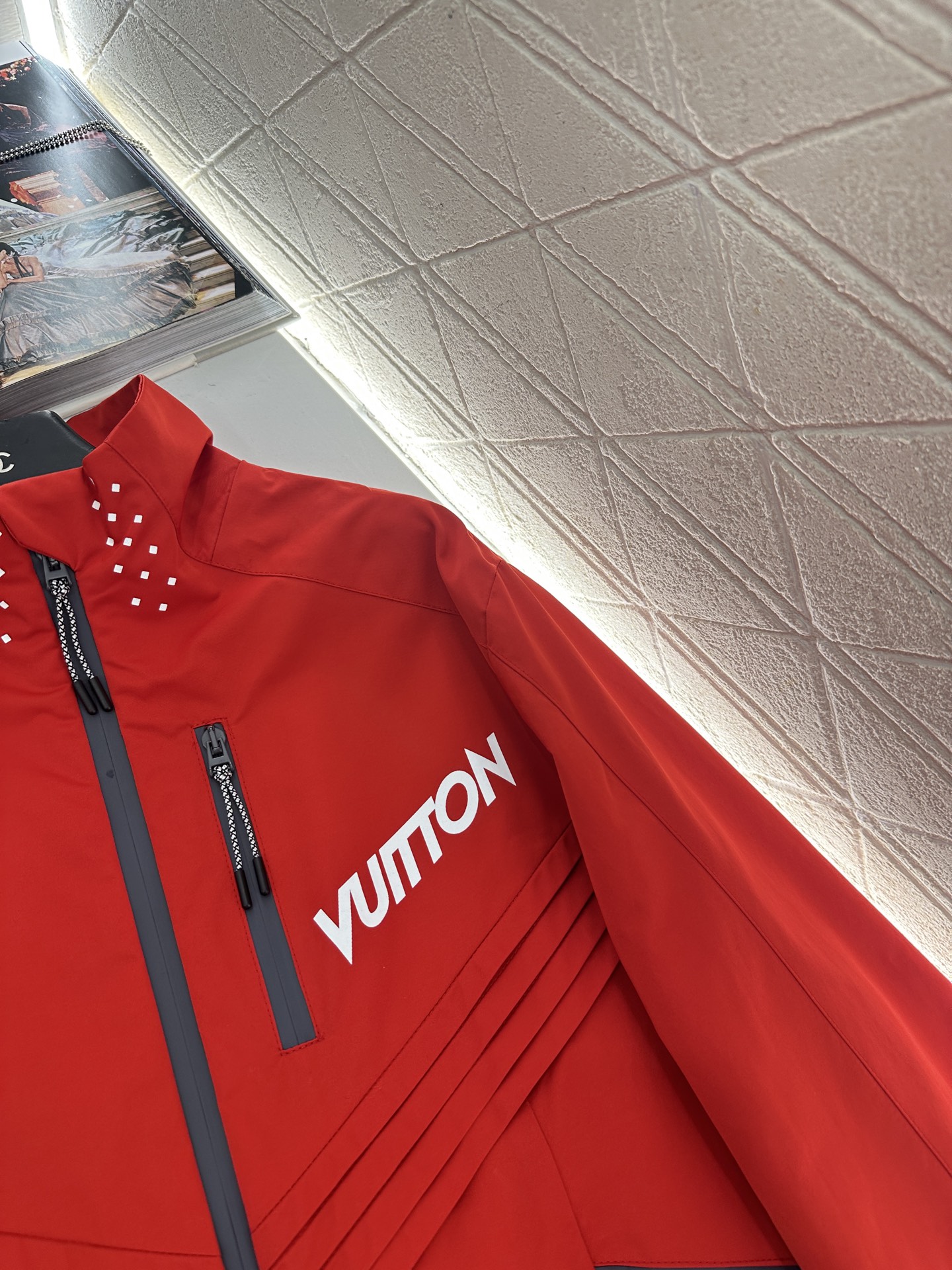 ♥Louis Vuitto*♥2025新品上架 时尚冲锋外套定制YB进口冲锋尼龙材质，质感高级，挺括有型