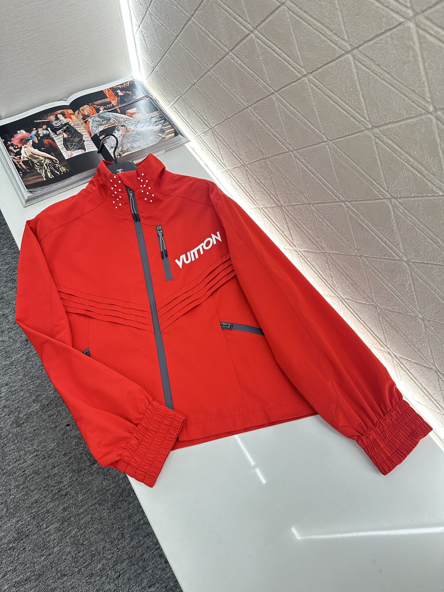 ♥Louis Vuitto*♥2025新品上架 时尚冲锋外套定制YB进口冲锋尼龙材质，质感高级，挺括有型