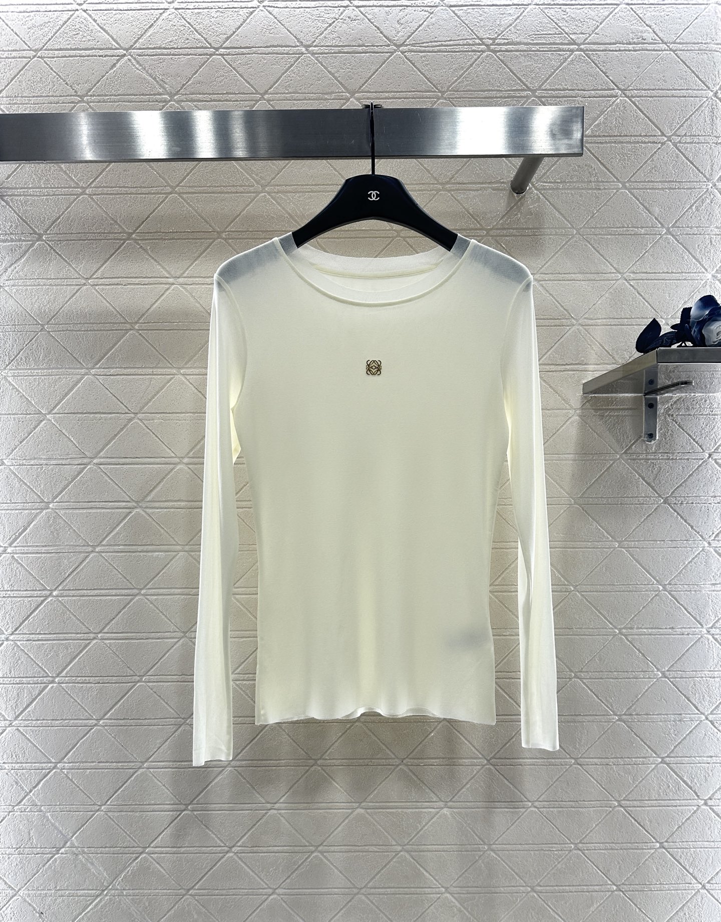 ♥Loew*♥2025新品上架 修身图腾金标打底衫定制YB进口网纱材质，质感舒适，弹力十足，修身圆领打底