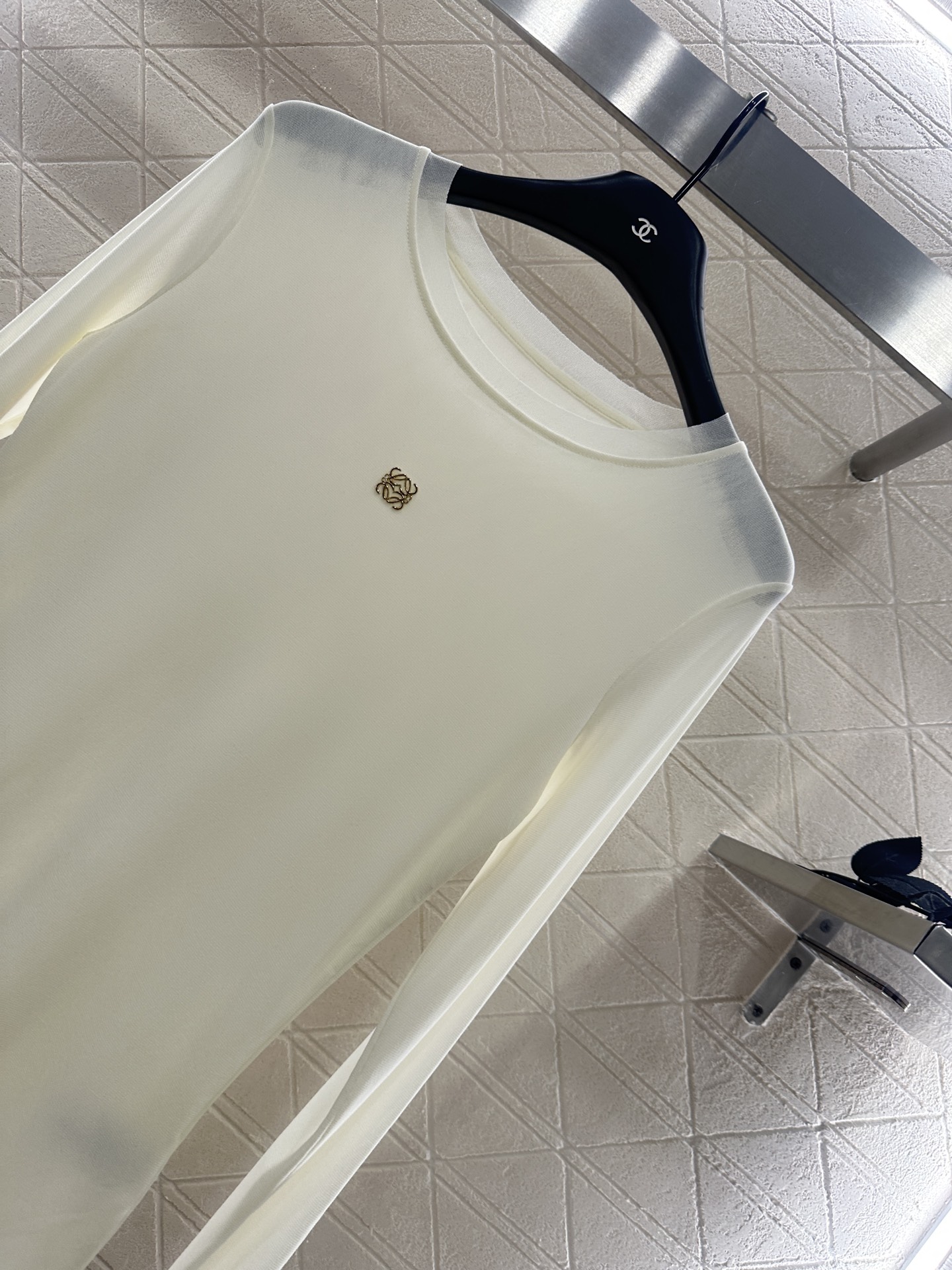 ♥Loew*♥2025新品上架 修身图腾金标打底衫定制YB进口网纱材质，质感舒适，弹力十足，修身圆领打底