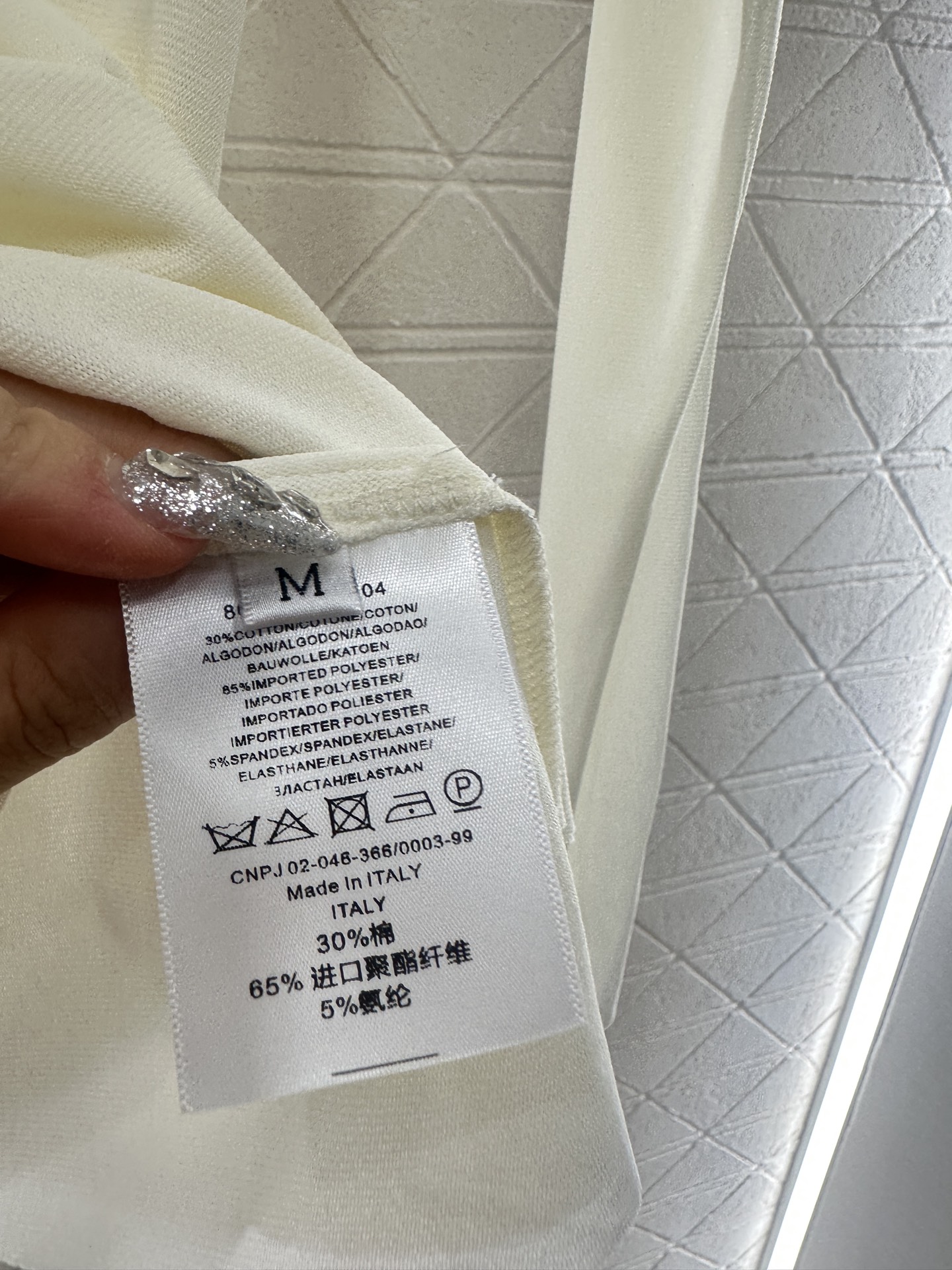 ♥Loew*♥2025新品上架 修身图腾金标打底衫定制YB进口网纱材质，质感舒适，弹力十足，修身圆领打底