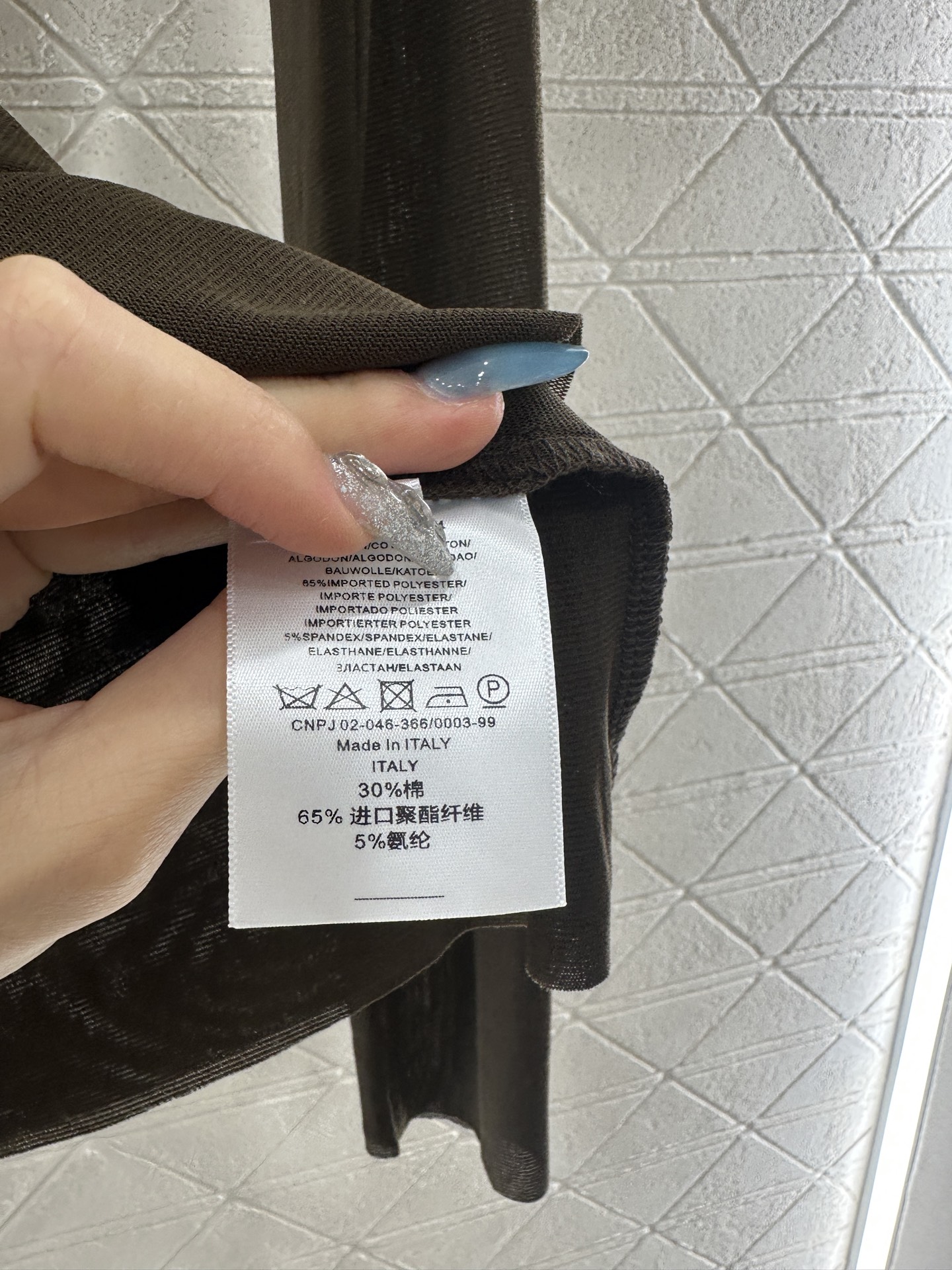 ♥Loew*♥2025新品上架 修身图腾金标打底衫定制YB进口网纱材质，质感舒适，弹力十足，修身圆领打底