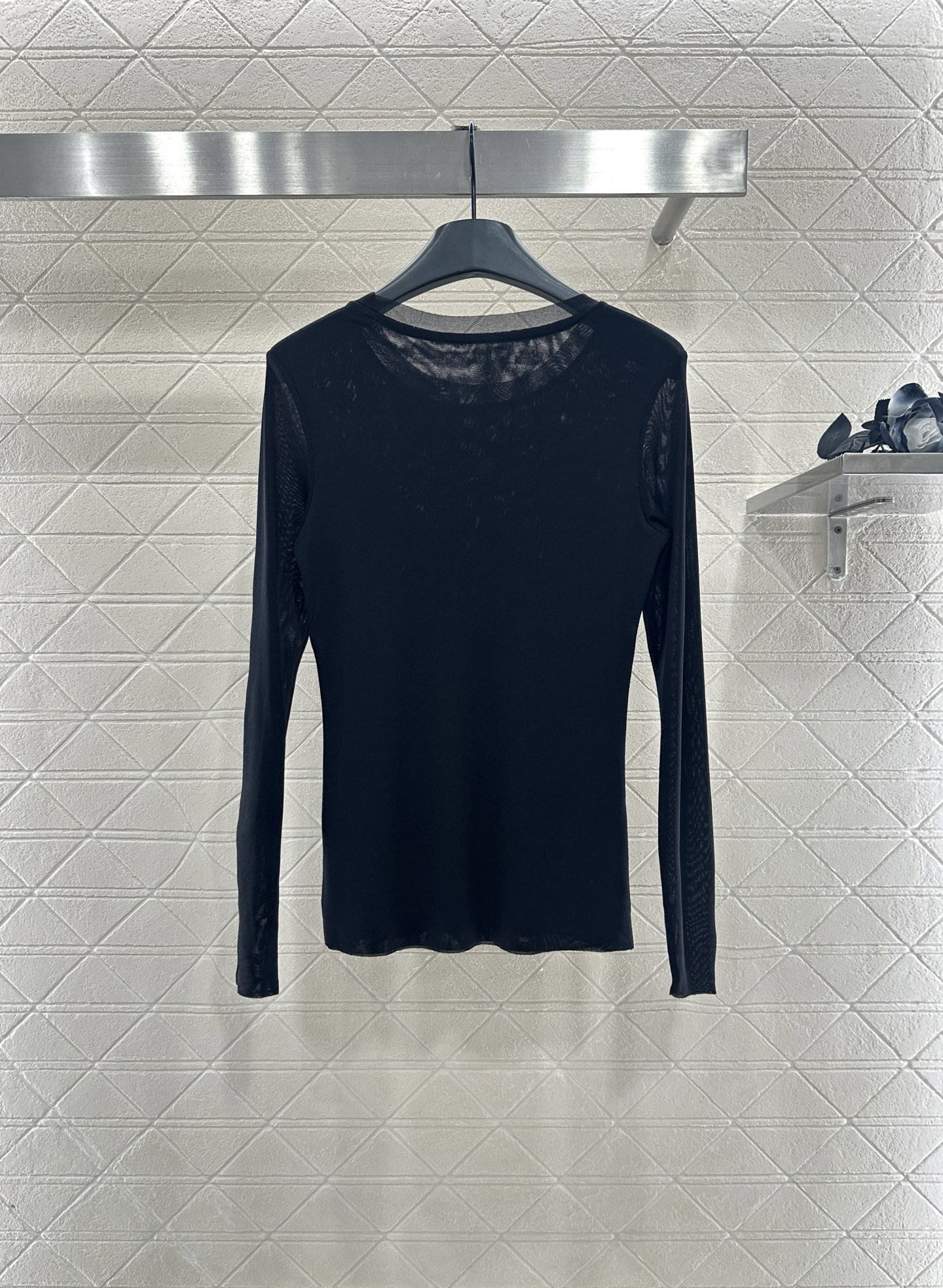 ♥Loew*♥2025新品上架 修身图腾金标打底衫定制YB进口网纱材质，质感舒适，弹力十足，修身圆领打底