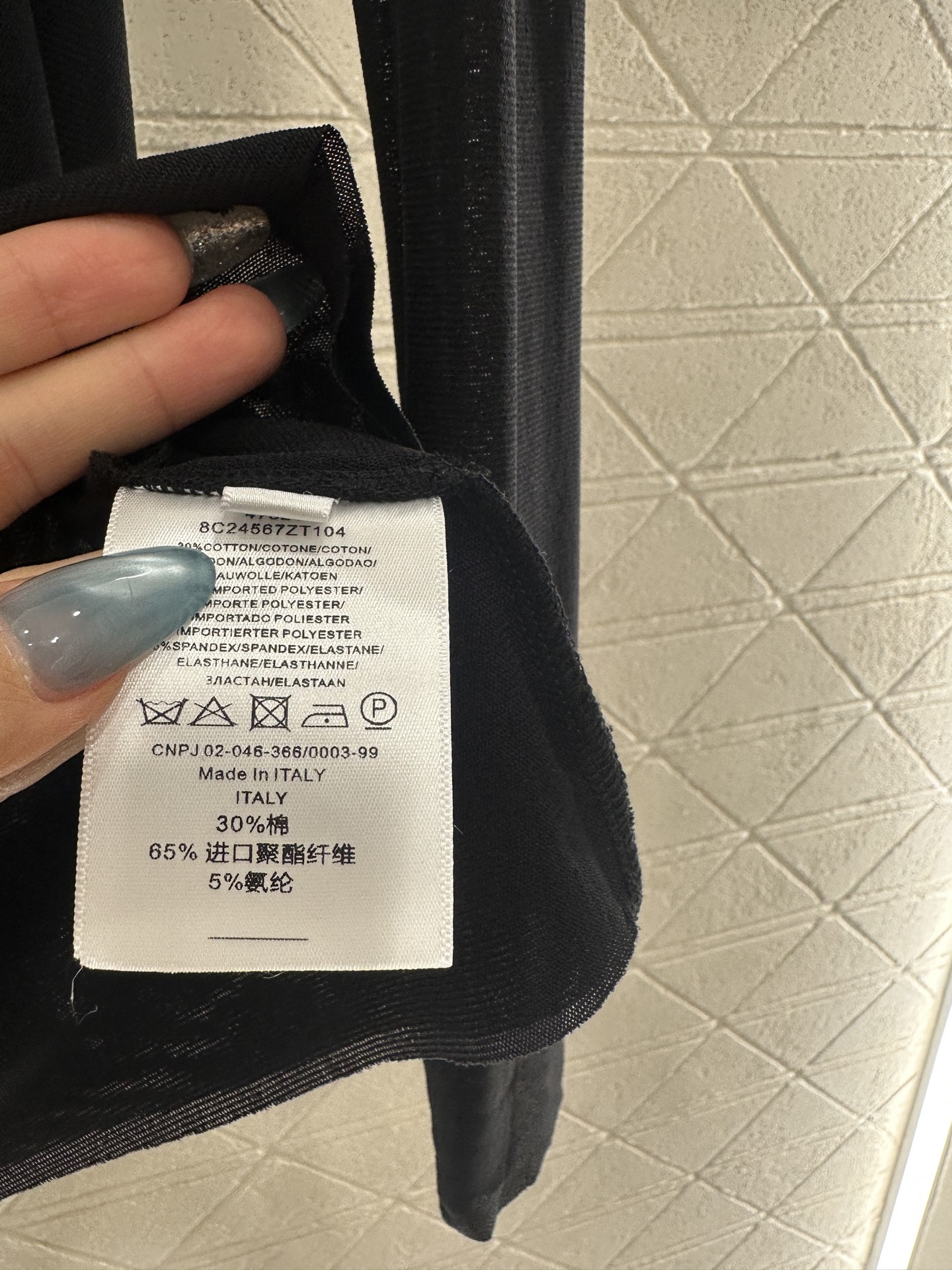 ♥Loew*♥2025新品上架 修身图腾金标打底衫定制YB进口网纱材质，质感舒适，弹力十足，修身圆领打底