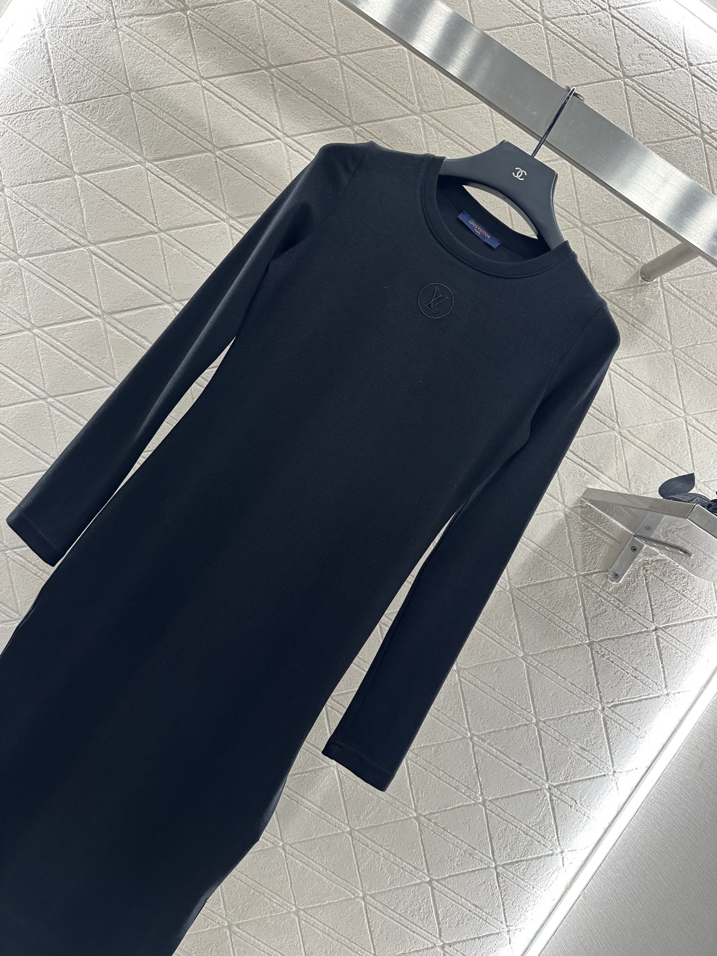 ♥Louis vuitto*♥2025新品上架 修身徽标打底连衣裙定制YB斜纹全棉材质，质感舒适，弹力十