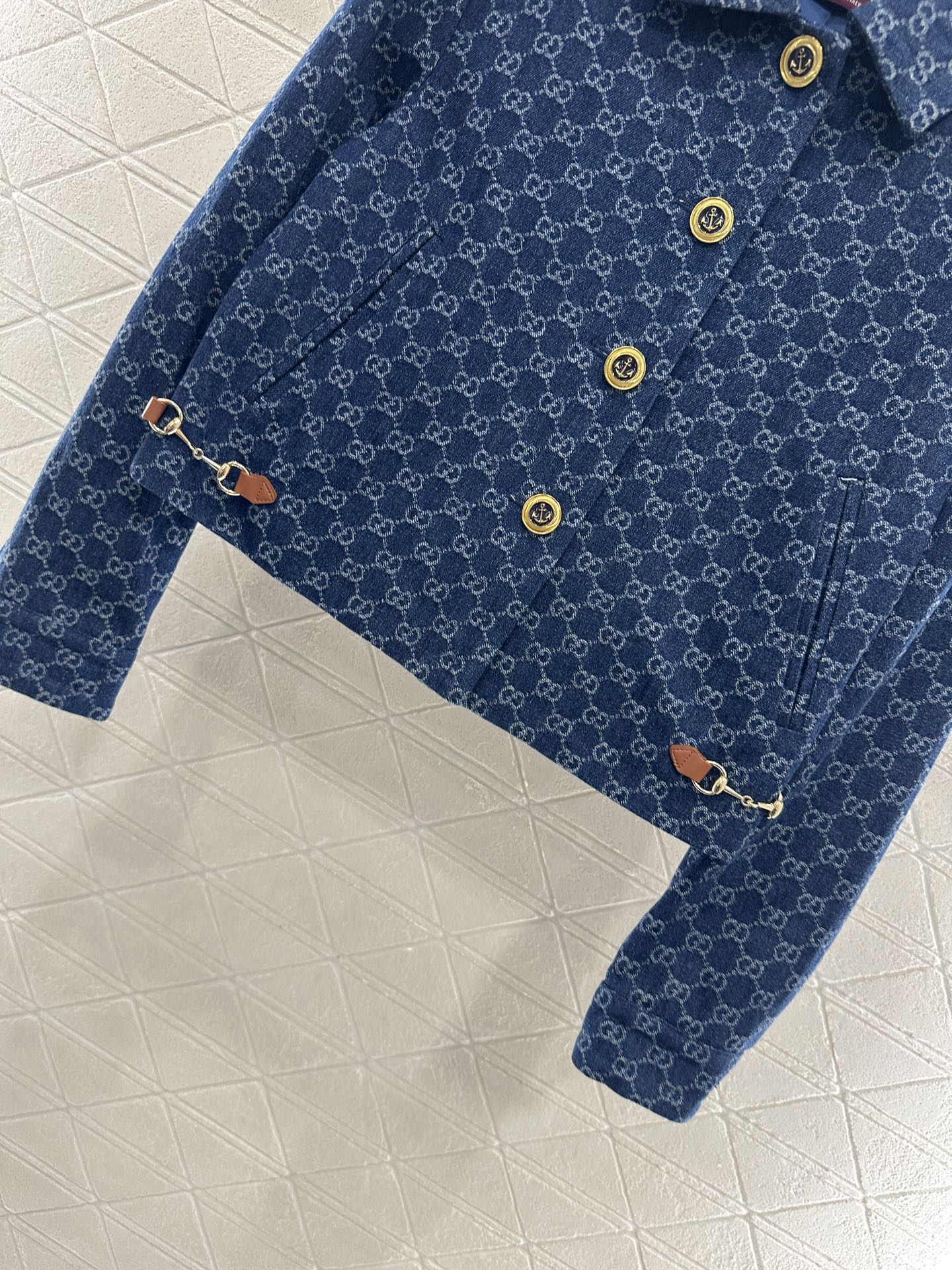 ♥Gucc*♥2025新品上架 翻领提花短款外套定制YB进口提花材质，质感高级，挺括有型，翻领正肩夹克外