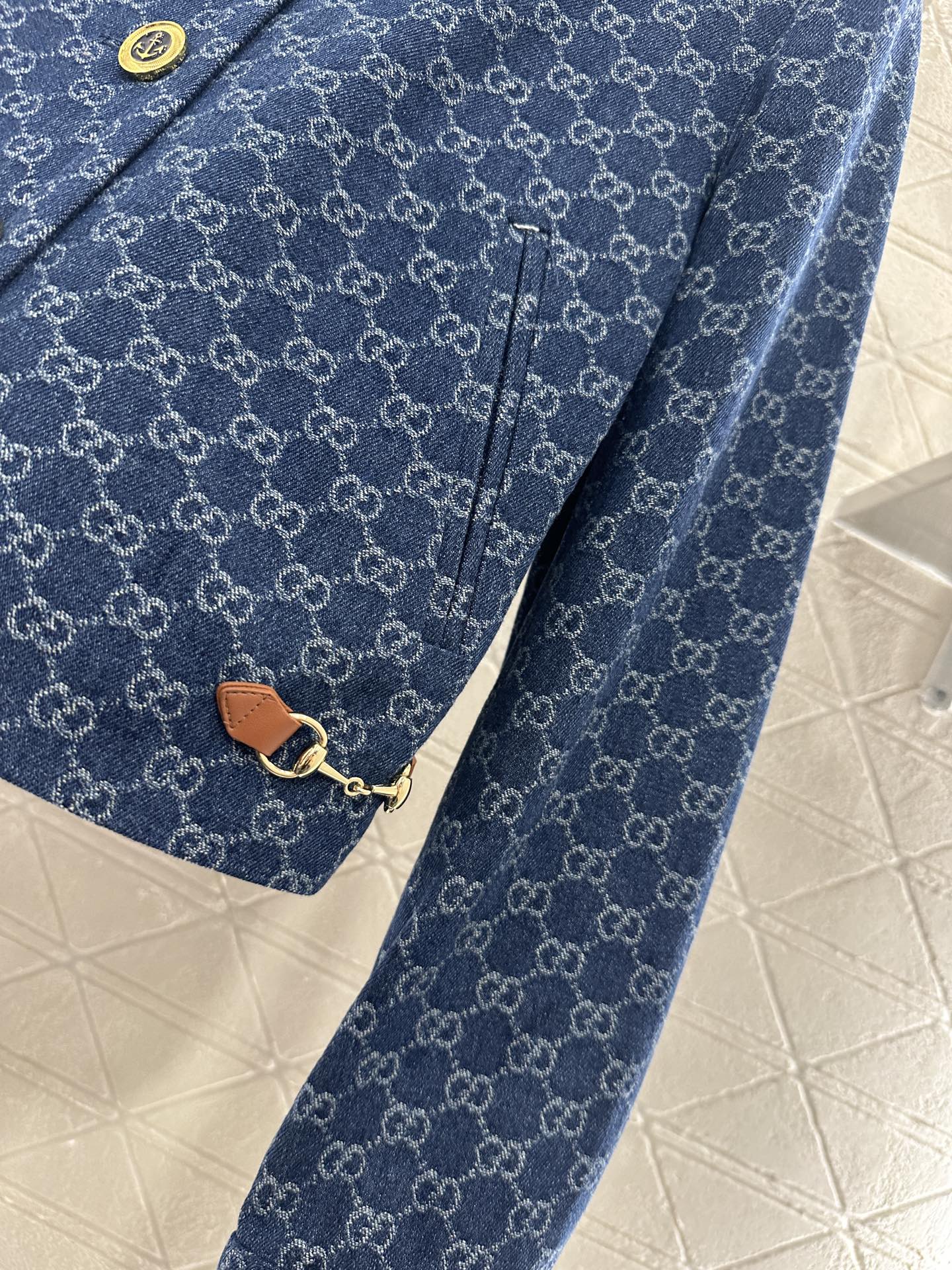 ♥Gucc*♥2025新品上架 翻领提花短款外套定制YB进口提花材质，质感高级，挺括有型，翻领正肩夹克外