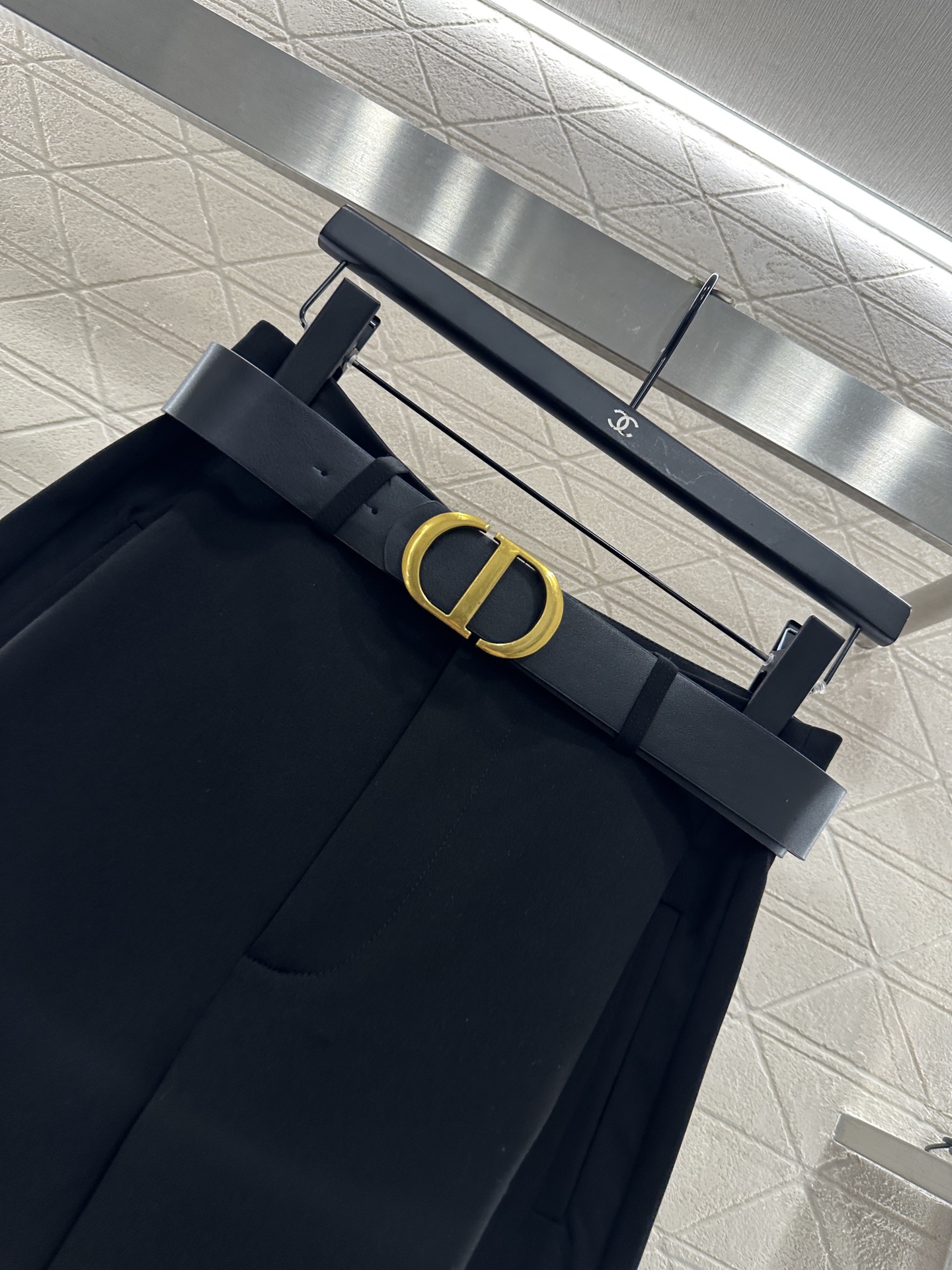 ♥Dio*♥2025新品上架 字母腰带阔腿长裤定制YB进口精仿羊毛材质，质感光泽垂顺，呈现出立体剪裁，阔