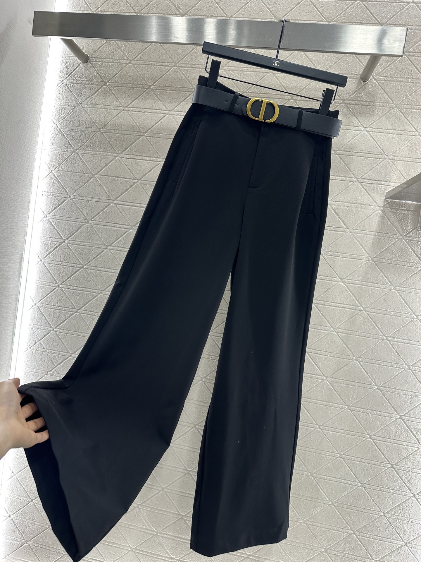 ♥Dio*♥2025新品上架 字母腰带阔腿长裤定制YB进口精仿羊毛材质，质感光泽垂顺，呈现出立体剪裁，阔