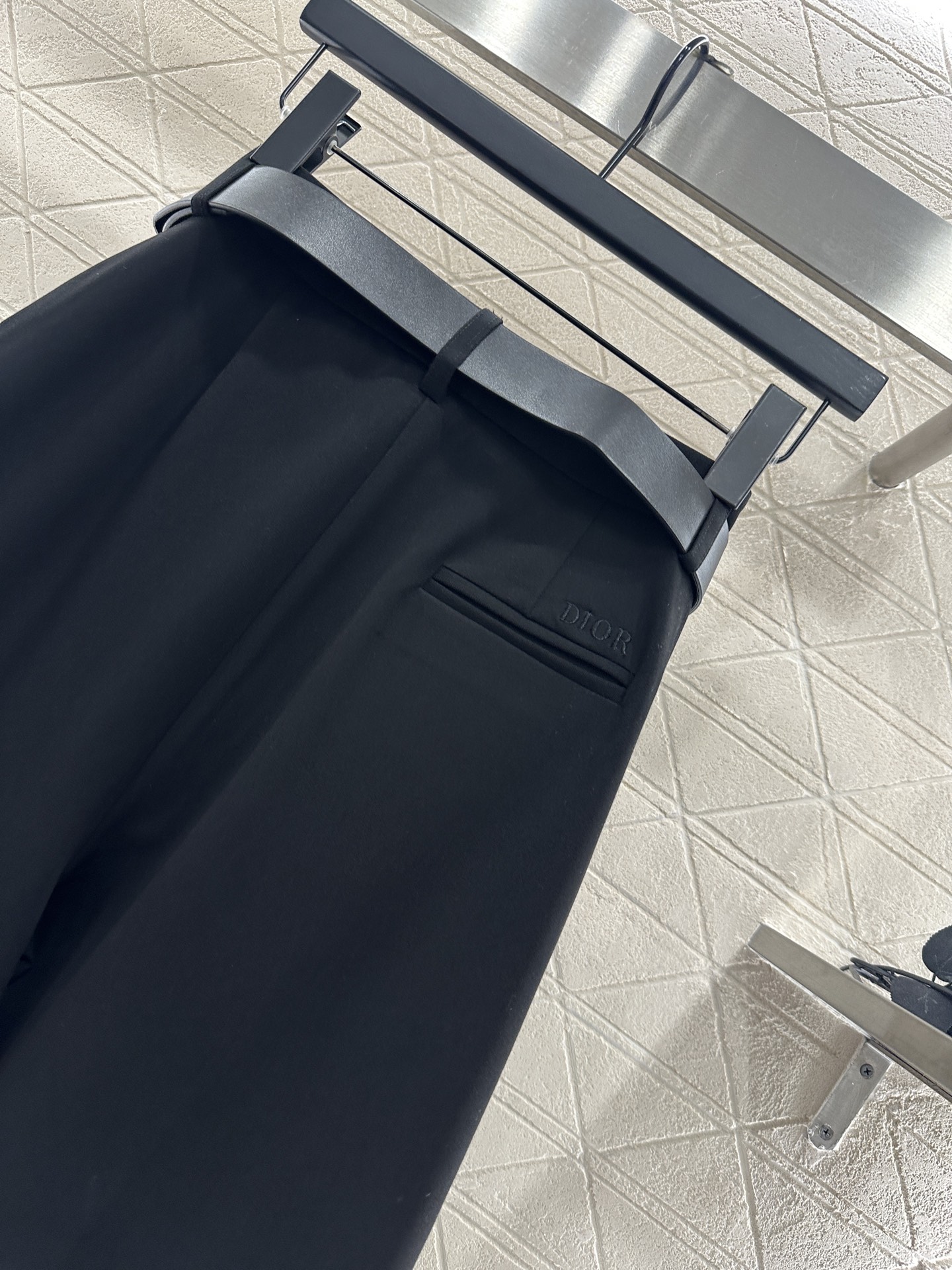 ♥Dio*♥2025新品上架 字母腰带阔腿长裤定制YB进口精仿羊毛材质，质感光泽垂顺，呈现出立体剪裁，阔