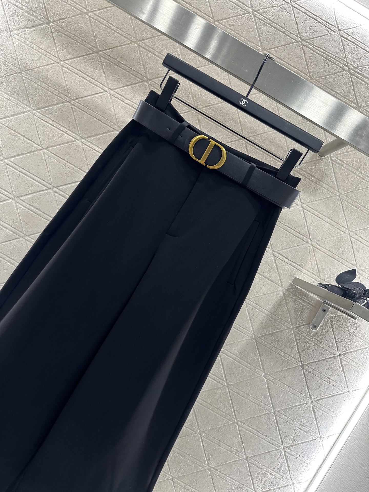 ♥Dio*♥2025新品上架 字母腰带阔腿长裤定制YB进口精仿羊毛材质，质感光泽垂顺，呈现出立体剪裁，阔