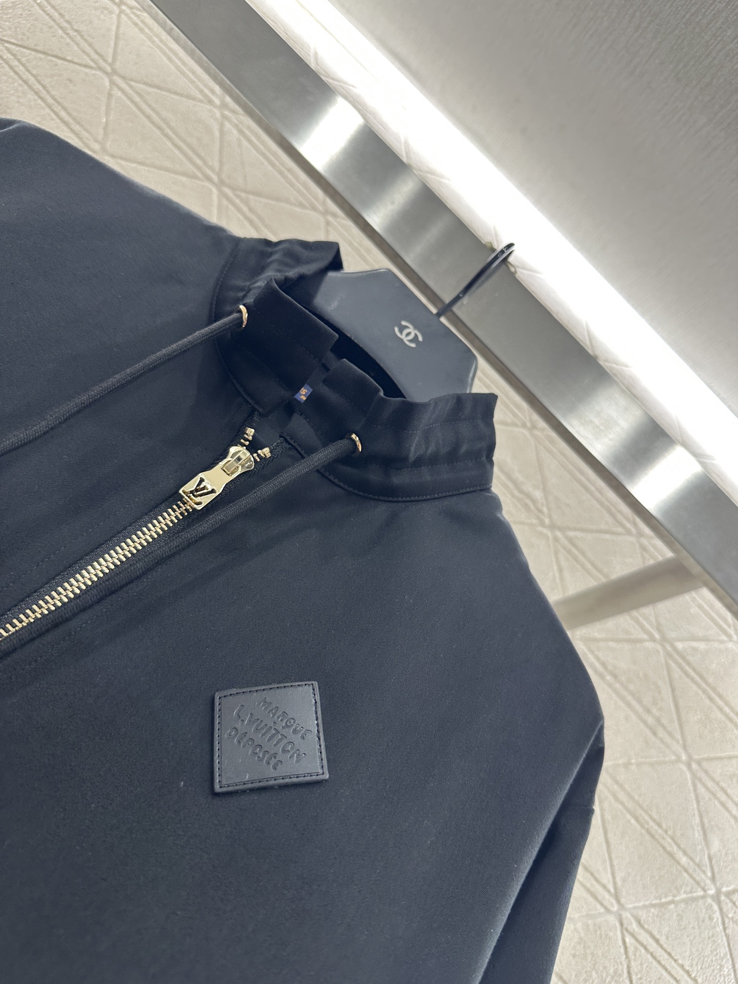 ♥Louis vuitto*♥2025新品上架 翻领抽绳夹克外套定制YB进口材质，质感光泽，舒适有型，抽